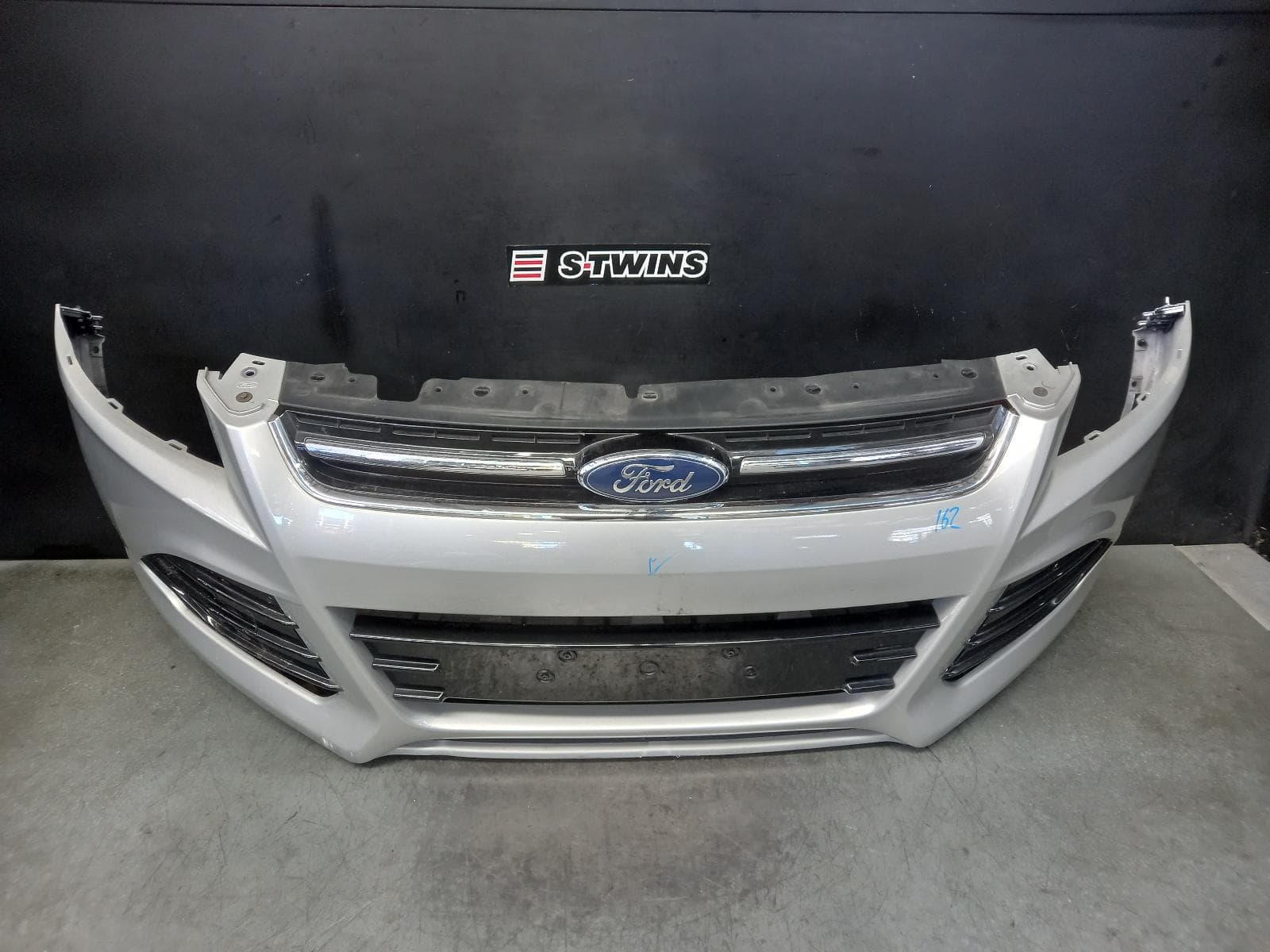 Used auto part listing image: 2013 FORD KUGA FRONT BUMPER TF, TREND/AMBIENTE, NON PARK SENSORS TYPE, 11/12-09/16 0000359999