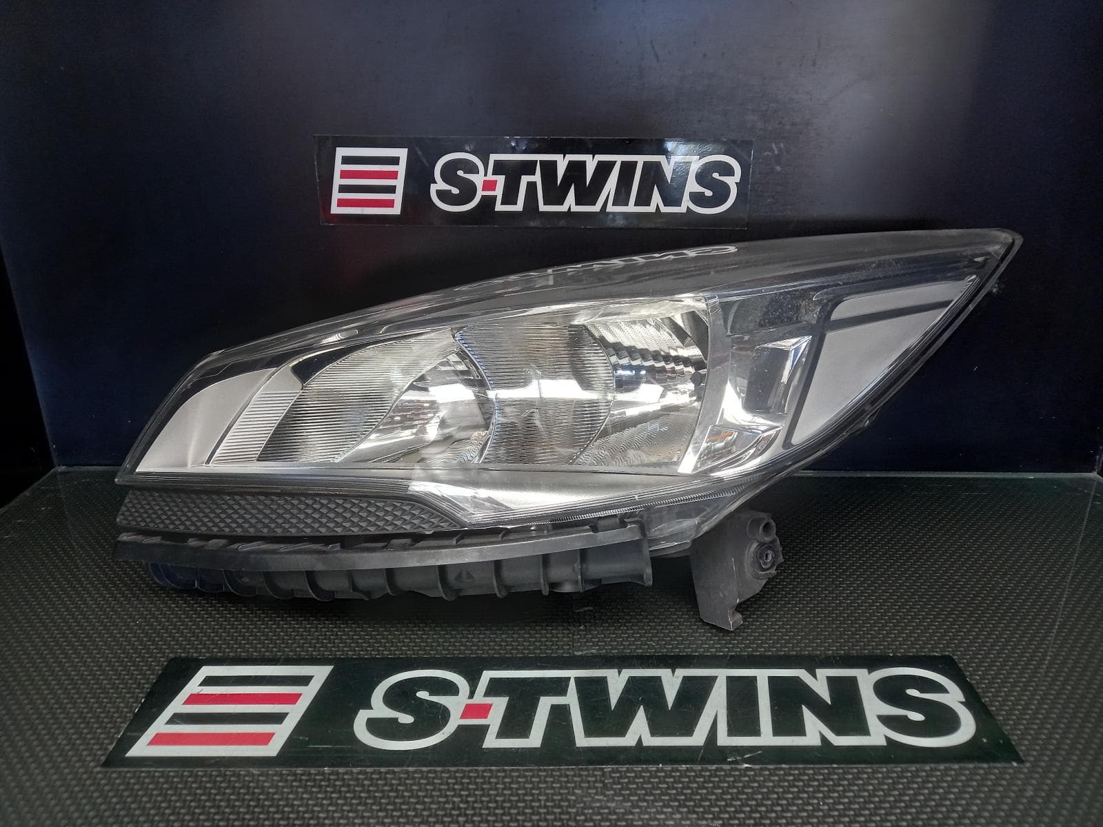 Used auto part listing image: 2013 FORD KUGA LEFT HEADLAMP TF, HALOGEN, TREND/AMBIENTE, 11/12-09/16 0000360633