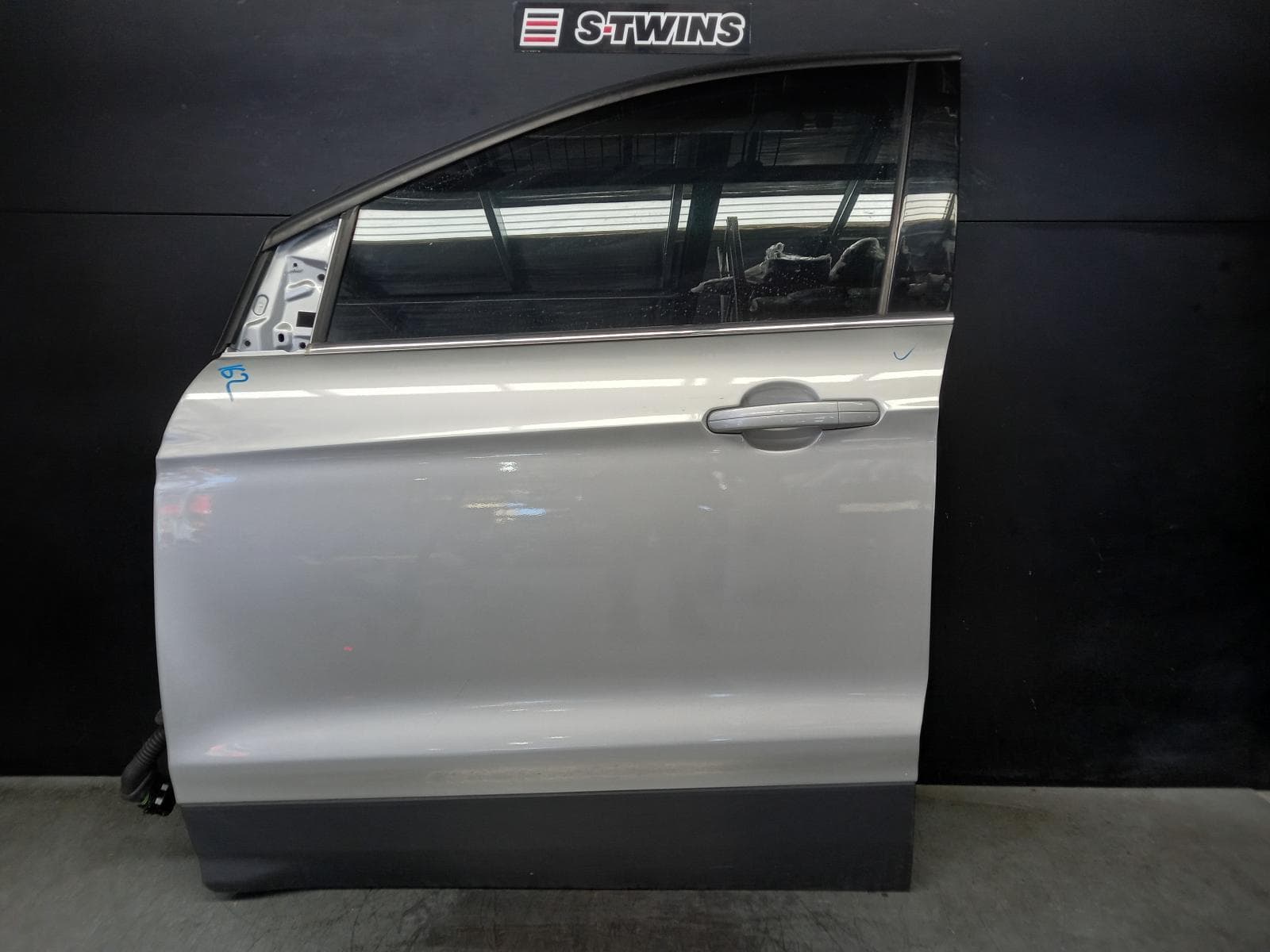 Used auto part listing image: 2013 FORD KUGA LEFT FRONT DOOR TF, 11/12-09/16 0000360106