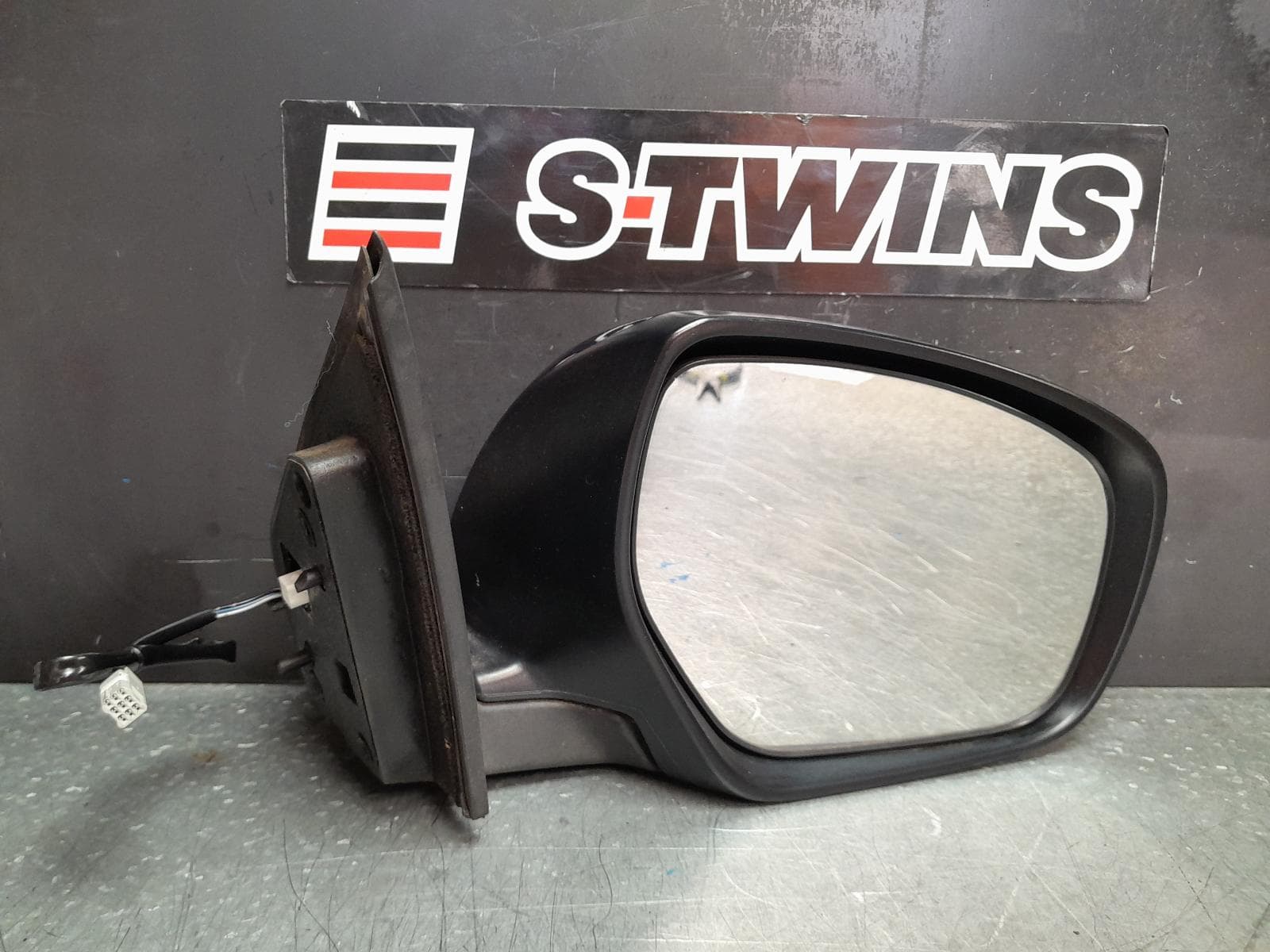Used auto part listing image: 2013 MAZDA CX9 RIGHT DOOR MIRROR TB, W/ BLINDSPOT MONITORING TYPE, 10/12-12/15 0000363233