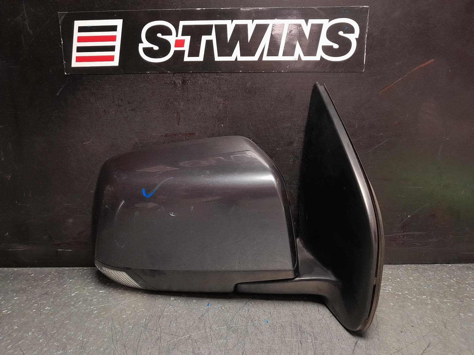 Used auto part listing image: 2019 ISUZU DMAX RIGHT DOOR MIRROR RC, COLOUR CODED, W/ INDICATOR TYPE, 05/12-06/20 0000371965