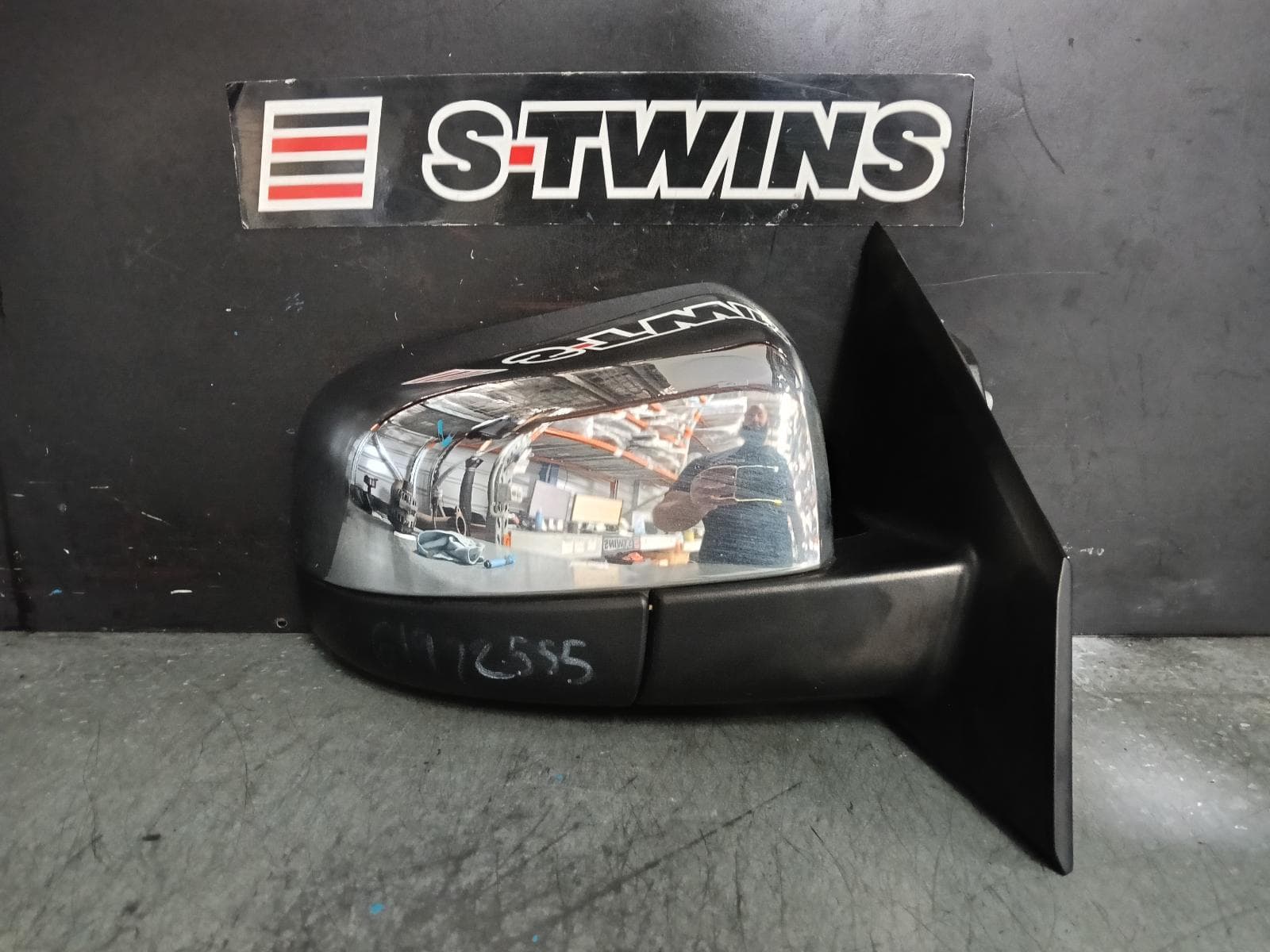 Used auto part listing image: 2014 MAZDA BT50 RIGHT DOOR MIRROR UP-UR, POWER, CHROME, NON POWER FOLDING TYPE, 10/11-06/20 0000389621