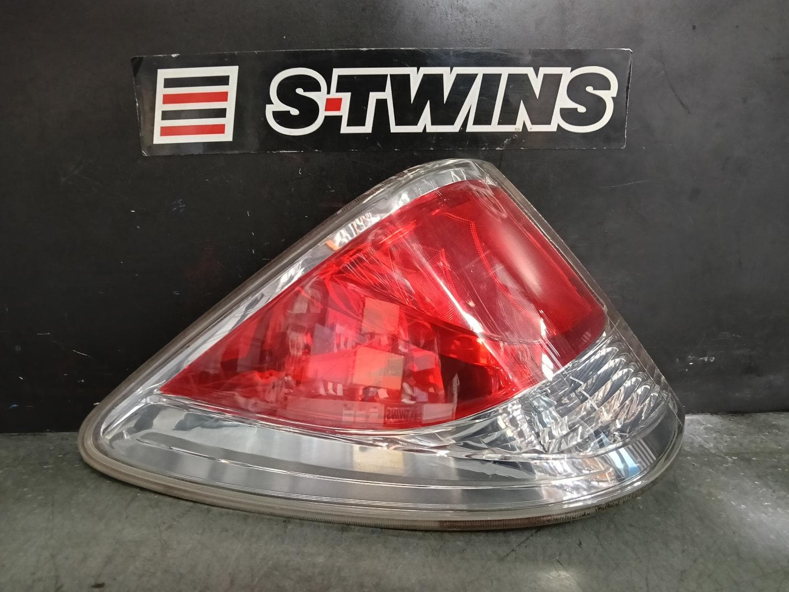 Used auto part listing image: 2014 MAZDA BT50 LEFT TAILLIGHT UP-UR, UTE, UPPER, W/ CHROME SURROUND TYPE, 10/11-06/20 0000389629