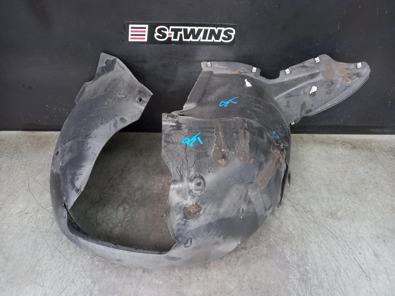 Used auto part listing image: 2012 VOLKSWAGEN GOLF RIGHT GUARD LINER GEN 6, HATCH/CABRIO, 10/08-01/16 0000362678