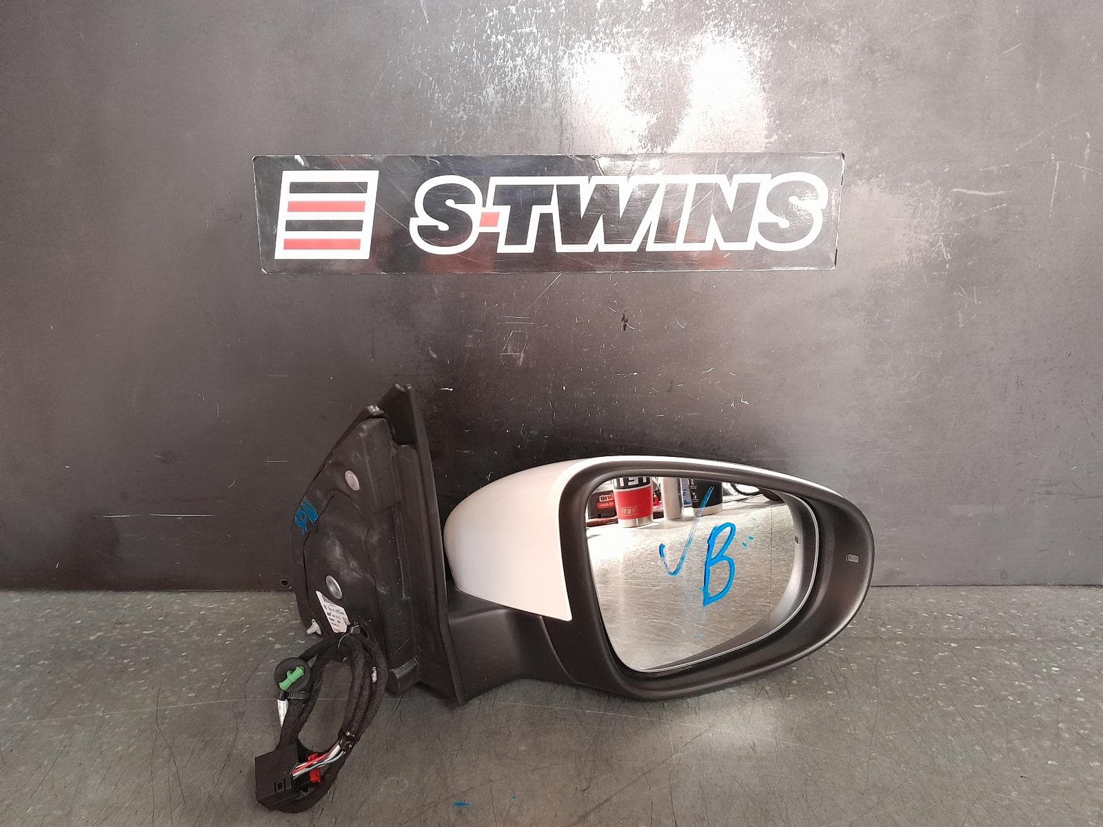 Used auto part listing image: 2012 VOLKSWAGEN GOLF RIGHT DOOR MIRROR GEN 6, HATCH, MANUAL FOLD, NON MEMORY TYPE (6XN), 6 WIRE, 10/08-03/13 0000362680