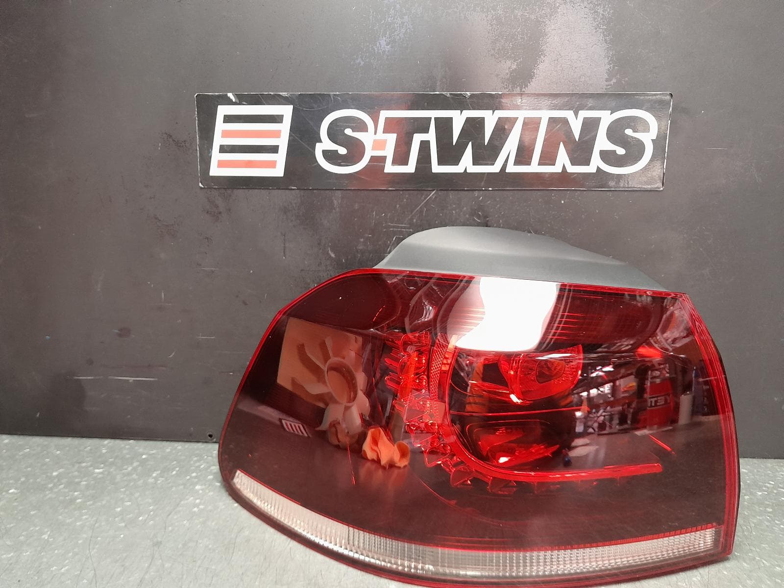 Used auto part listing image: 2012 VOLKSWAGEN GOLF LEFT TAILLIGHT GEN 6, HATCH, GTD/GTI/TSI, 10/08-03/13 0000362686