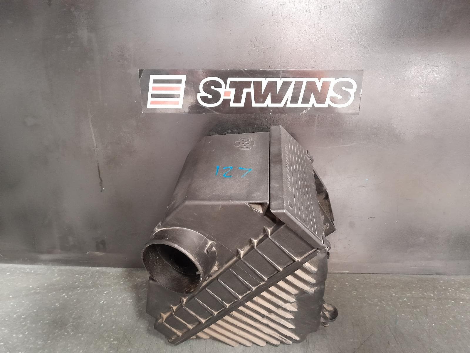 Used auto part listing image: 2016 HYUNDAI TUCSON AIR CLEANER BOX AIR CLEANER, TL, 1.6, G4FJ, PETROL, 06/15-01/21 0000365954