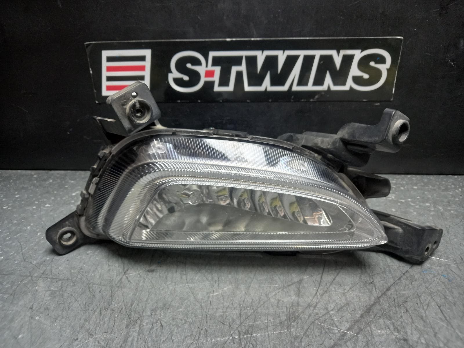 Used auto part listing image: 2016 HYUNDAI TUCSON RIGHT INDICATOR FOG SIDE BUMPER FOGLAMP, TL, CZECH BUILT (VIN TMAJ), 06/15-06/18 0000374218