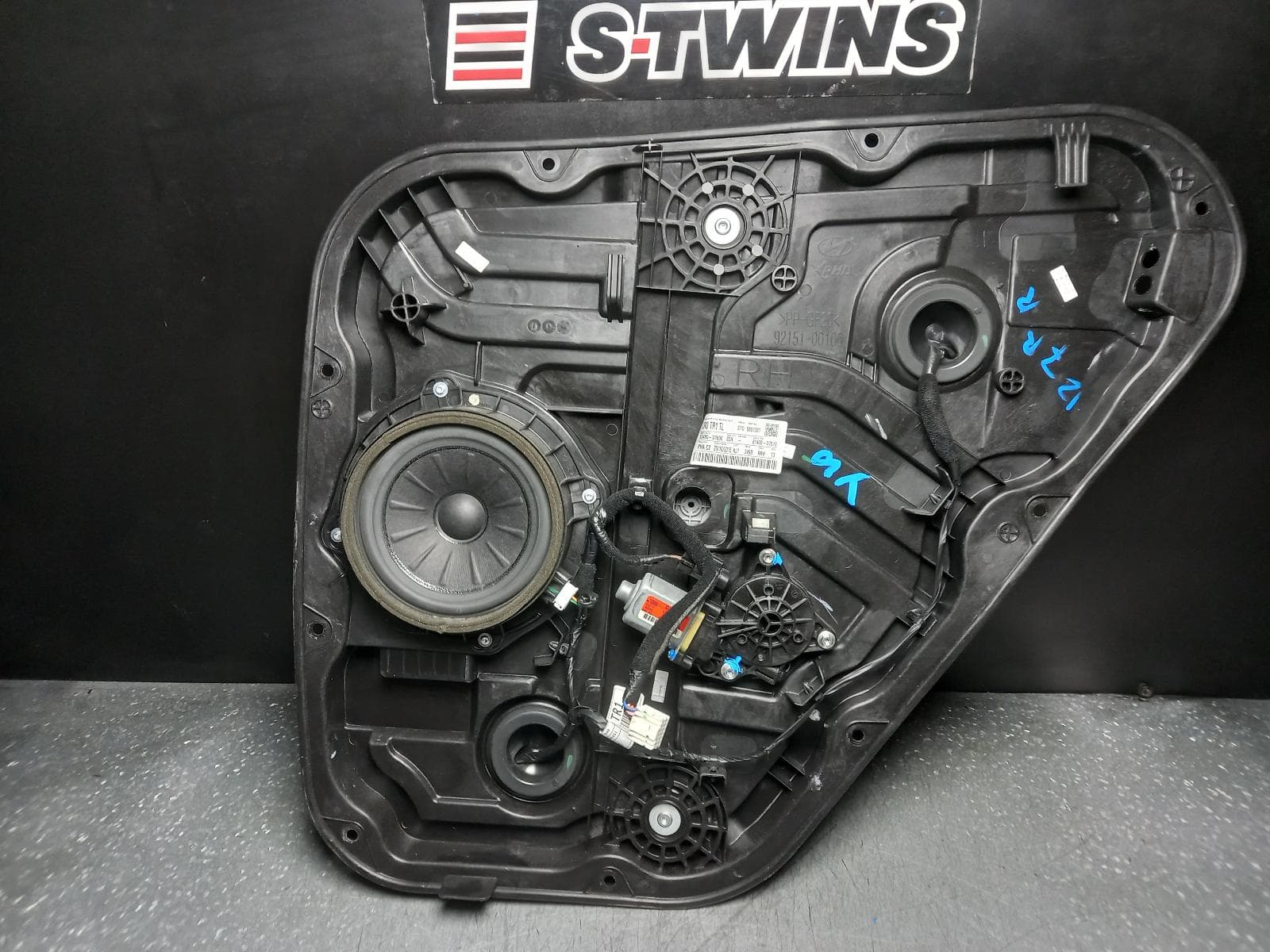 Used auto part listing image: 2016 HYUNDAI TUCSON RIGHT REAR WND REG MOTOR TL, DOOR REG ASSY (REG AND MOTOR), ACTIVE/ELITE/HIGHLANDER, 06/15-01/21 0000374222