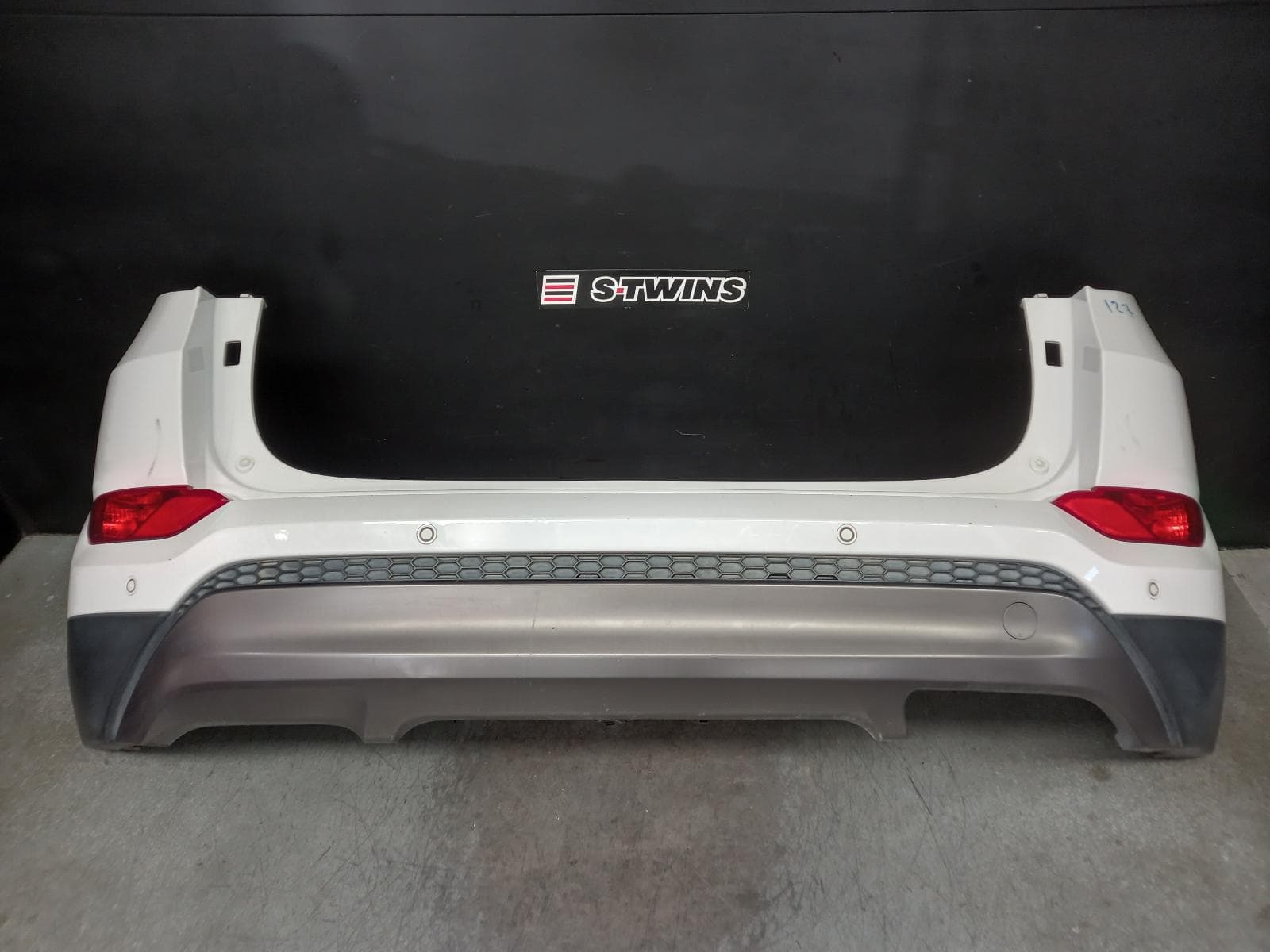 Used auto part listing image: 2016 HYUNDAI TUCSON REAR BUMPER BUMPER BAR (2 PIECE), TL, HIGHLANDER, CZECH BUILT (VIN TMAJ), 06/15-06/18 0000374157