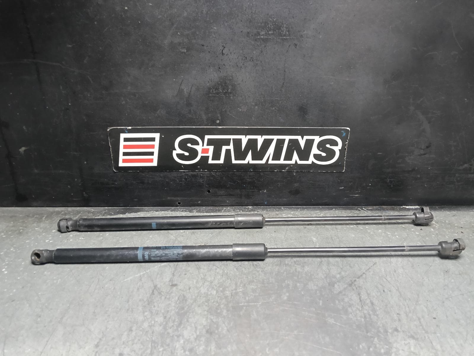 Used auto part listing image: 2017 AUDI Q7 HATCH STRUT TAILGATE STRUT (PAIR), 4M, 09/15- 0000412112