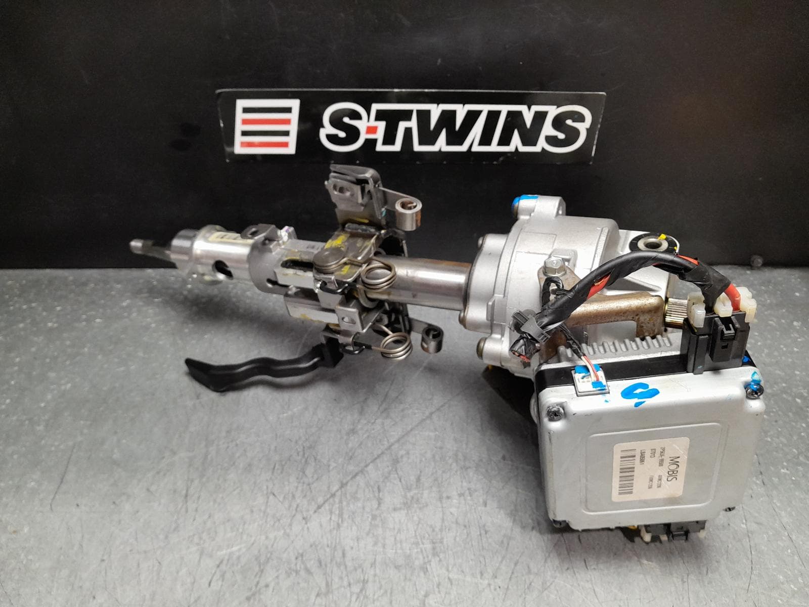 Used auto part listing image: 2013 KIA SORENTO STEERING COLUMN XM, KEY START, MANUAL TYPE 10/12-05/15 0000373833