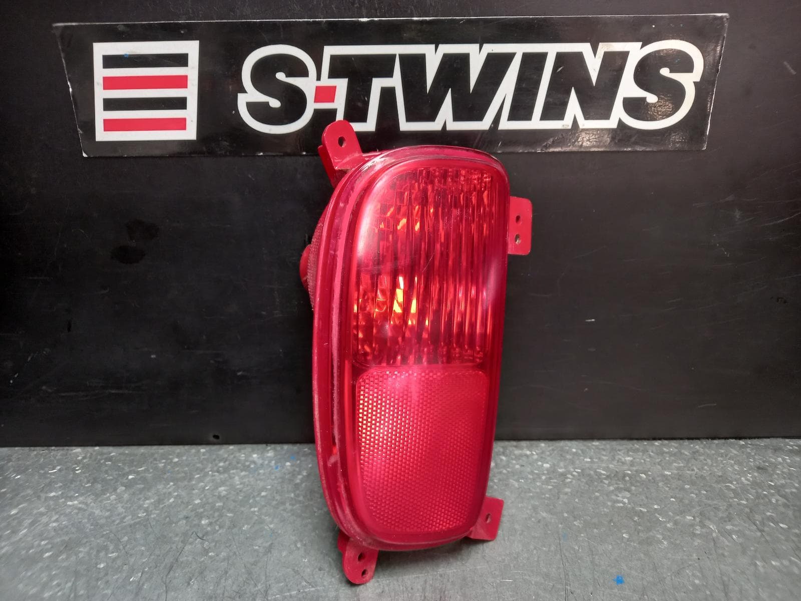 Used auto part listing image: 2013 KIA SORENTO RIGHT TAILLIGHT XM, IN BUMPER, 10/12-12/14 0000374273
