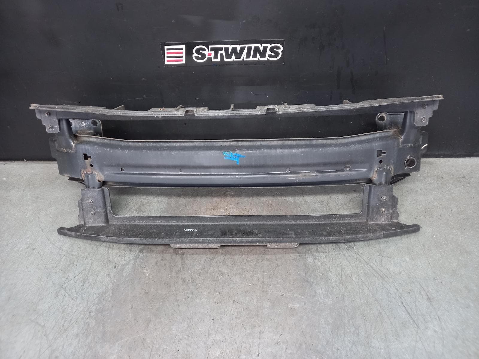 Used auto part listing image: 2013 KIA SORENTO F BAR REINFORC BRACK MAIN REINFORCEMENT, XM, 10/12-12/14 0000374284