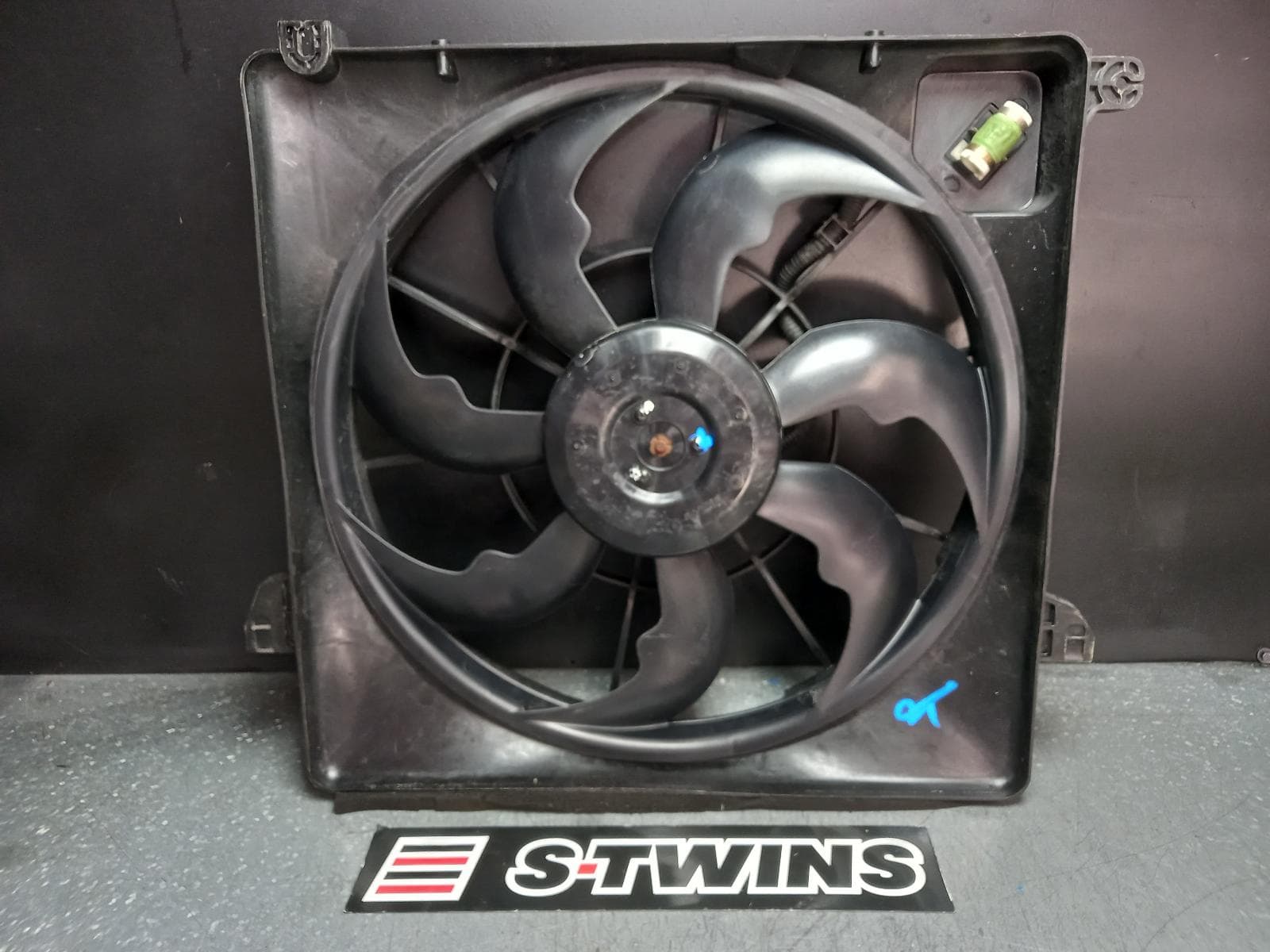 Used auto part listing image: 2013 KIA SORENTO FAN RADIATOR FAN, XM, DIESEL, AUTO T/M, 10/12-12/14 0000374290