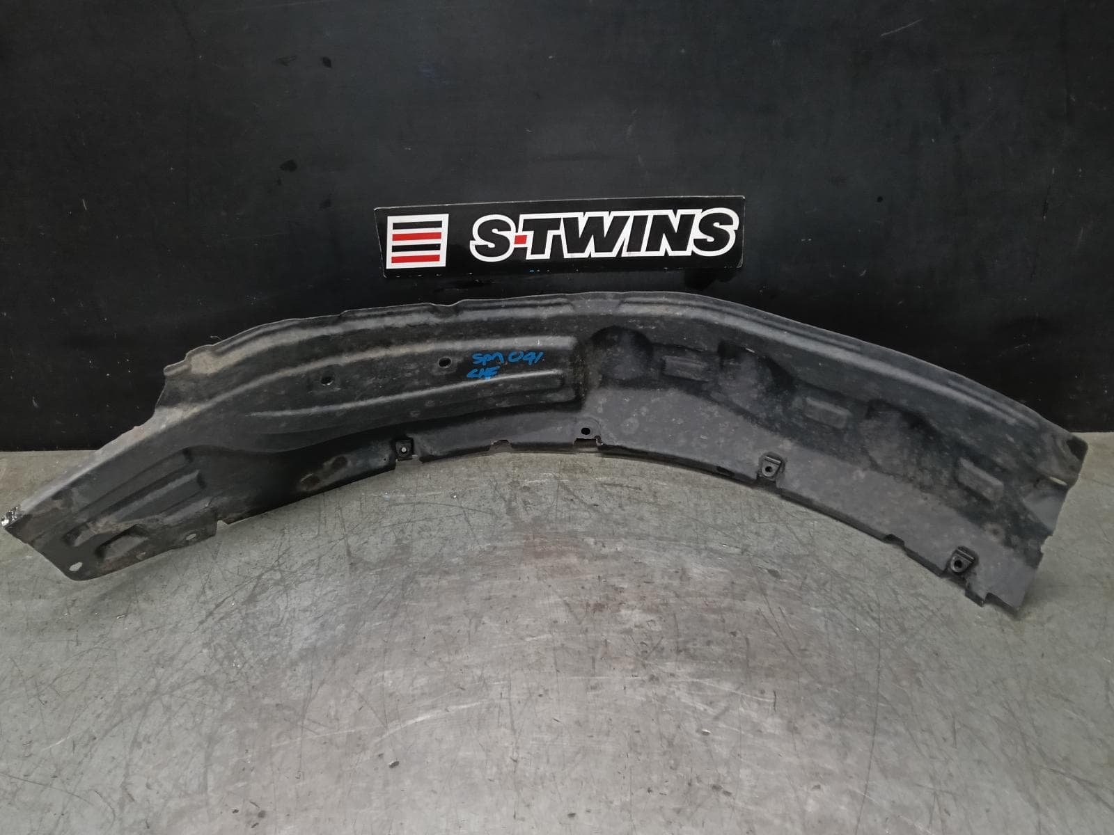 Used auto part listing image: 2014 MITSUBISHI TRITON LEFT GUARD LINER ML-MN, FRONT SECTION, 07/06-04/15 0000396386
