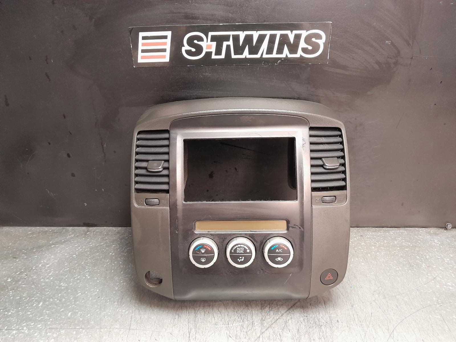 Used auto part listing image: 2014 NISSAN NAVARA HEATER AC CONTROLS D40, CLIMATE CONTROL TYPE, 09/05-08/15 0000375302