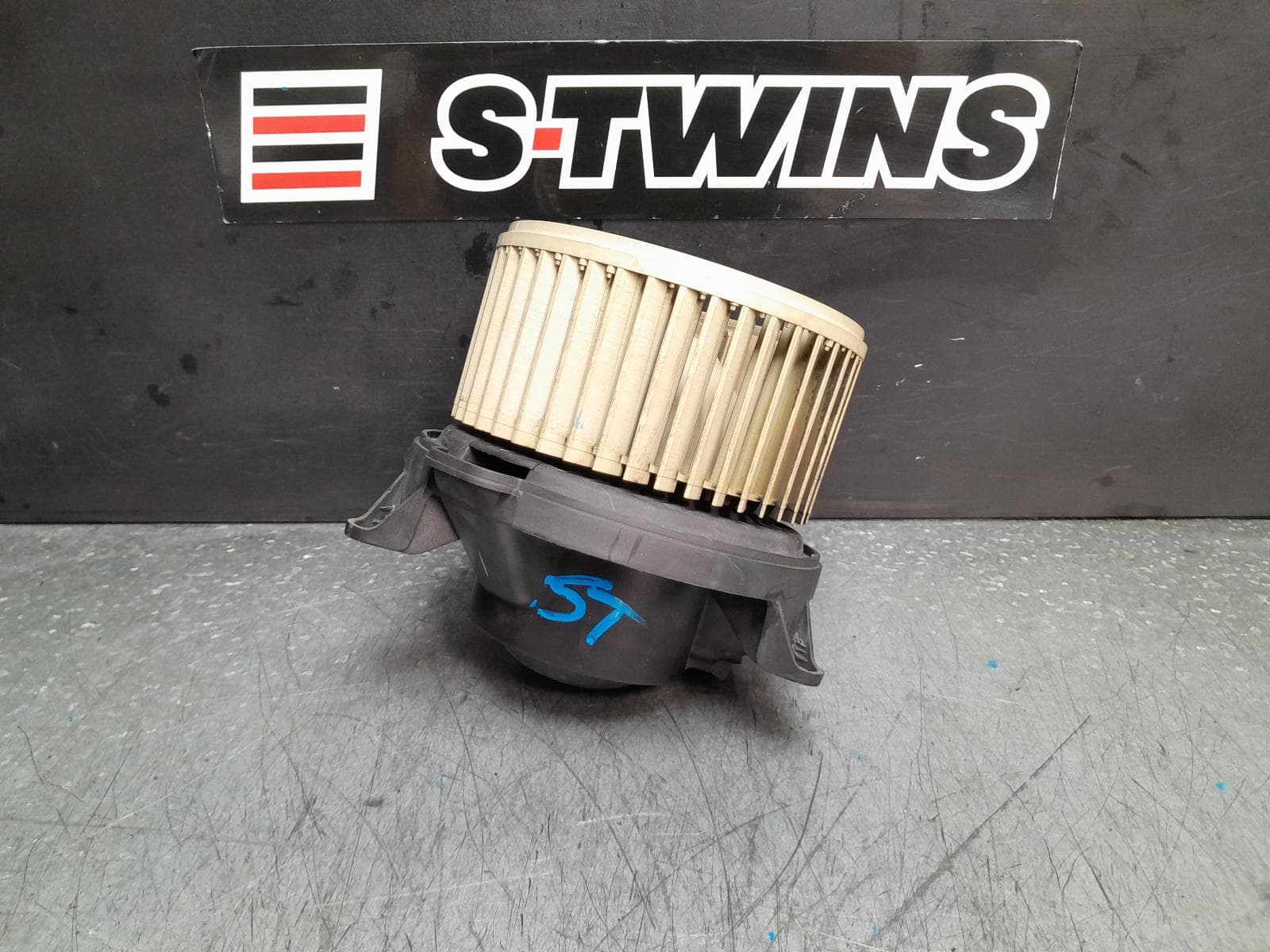 Used auto part listing image: 2014 NISSAN NAVARA HEATER FAN MOTOR D40 (VIN VSK), 05/10-08/15 0000375316