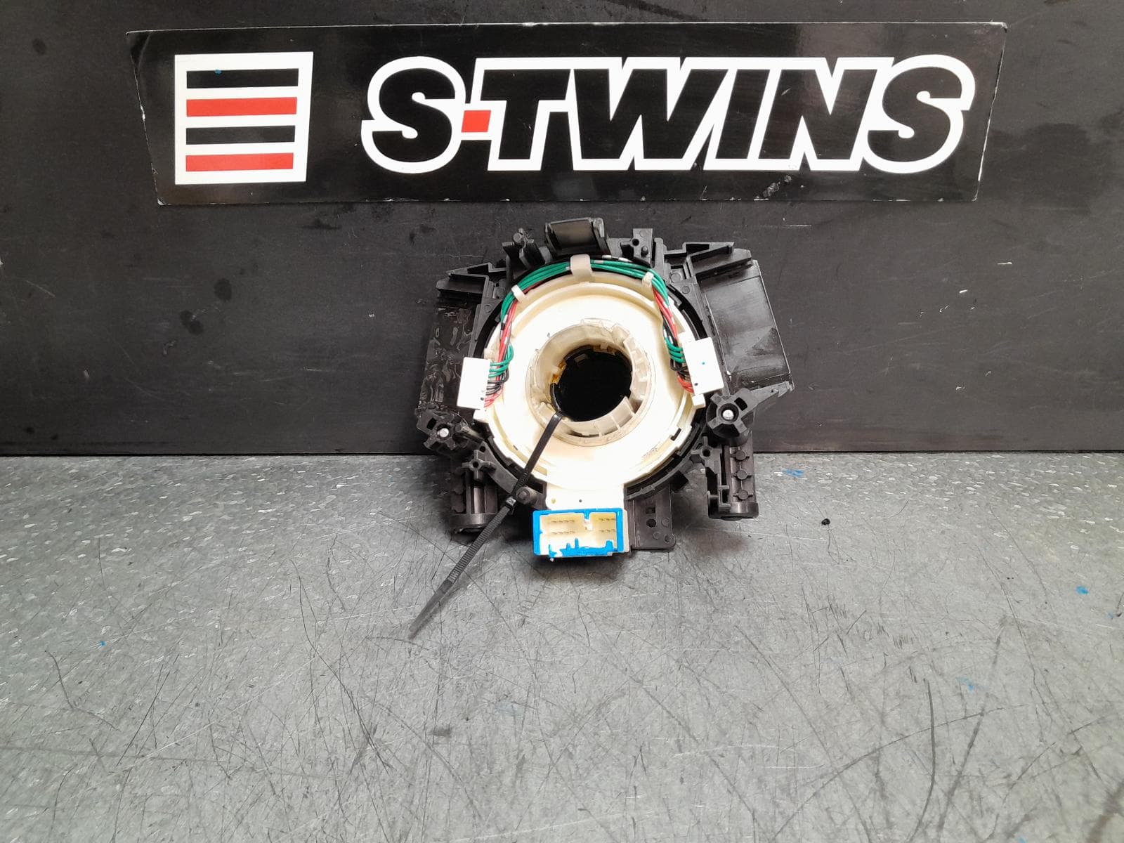 Used auto part listing image: 2014 NISSAN NAVARA D40, CLOCKSPRING, 8 PIN, 1 PLUG & 1 LOOM TYPE, 09/05-08/15 0000375320