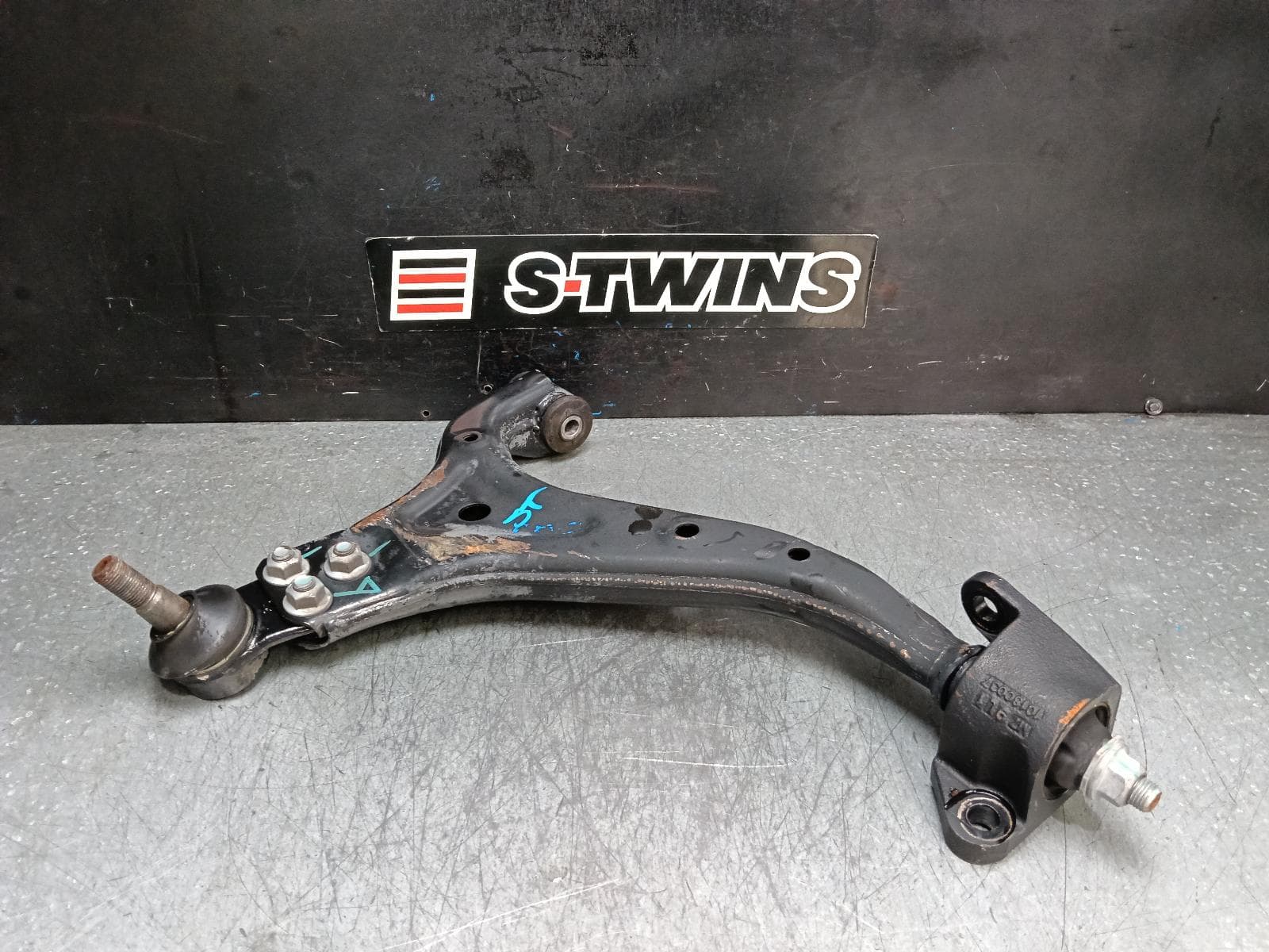 Used auto part listing image: 2020 MG HS LEFT FRONT LOWER CONTROL ARM SAS23, 08/19-12/24 0000391294
