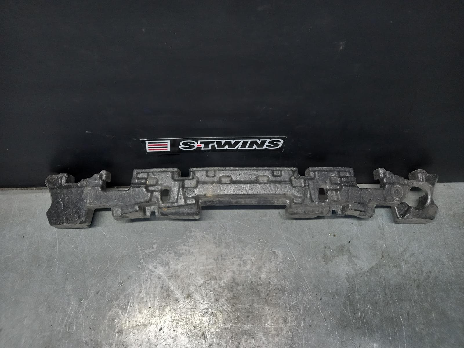 Used auto part listing image: 2018 KIA CERATO F BAR REINFORC BRACK ENERGY ABSORBER, BD, SEDAN/HATCH, 04/18-03/21 0000373687
