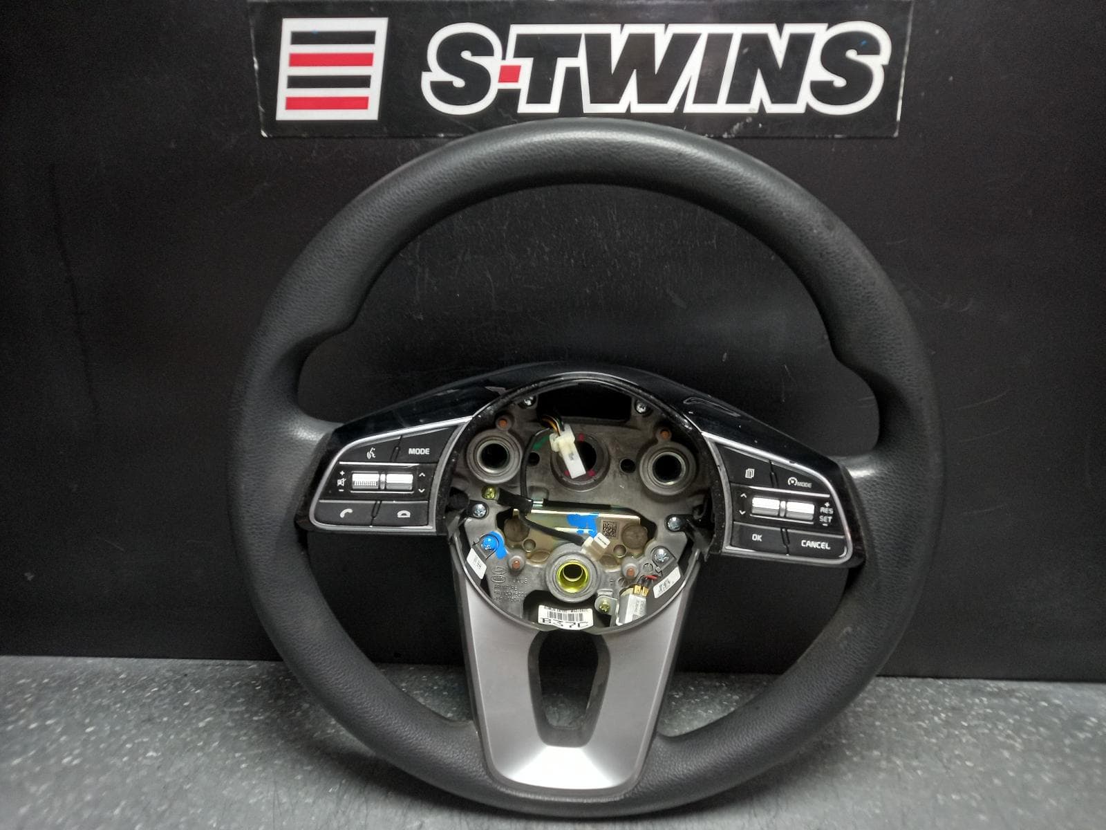 Used auto part listing image: 2018 KIA CERATO STEERING WHEEL LEATHER, BD, S/SPORT/SPORT+, 04/18-09/24 0000373692