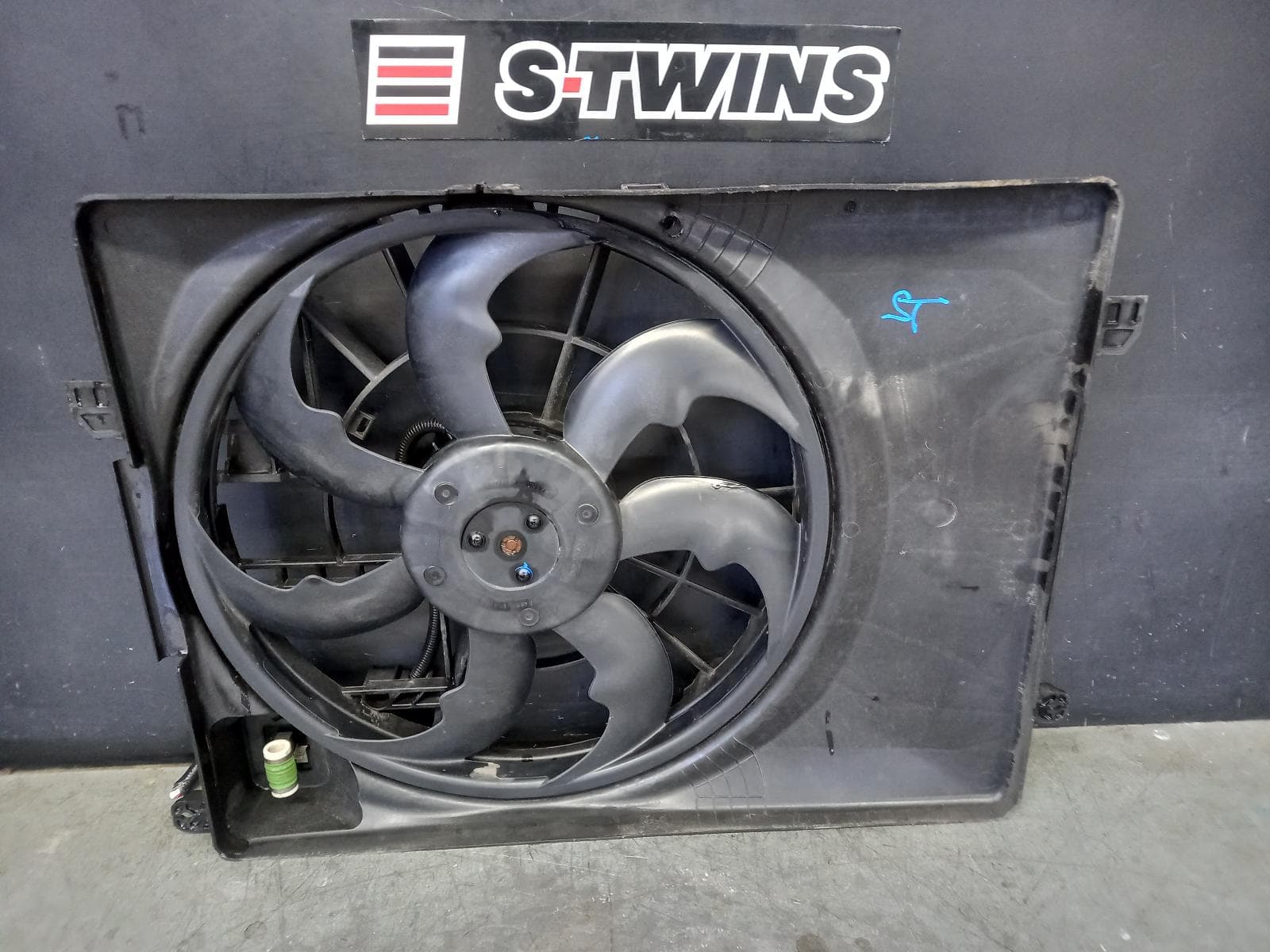 Used auto part listing image: 2018 HYUNDAI TUCSON FAN RADIATOR FAN, 2.0, G4NC, PETROL, TL, 06/15-01/21 0000360024
