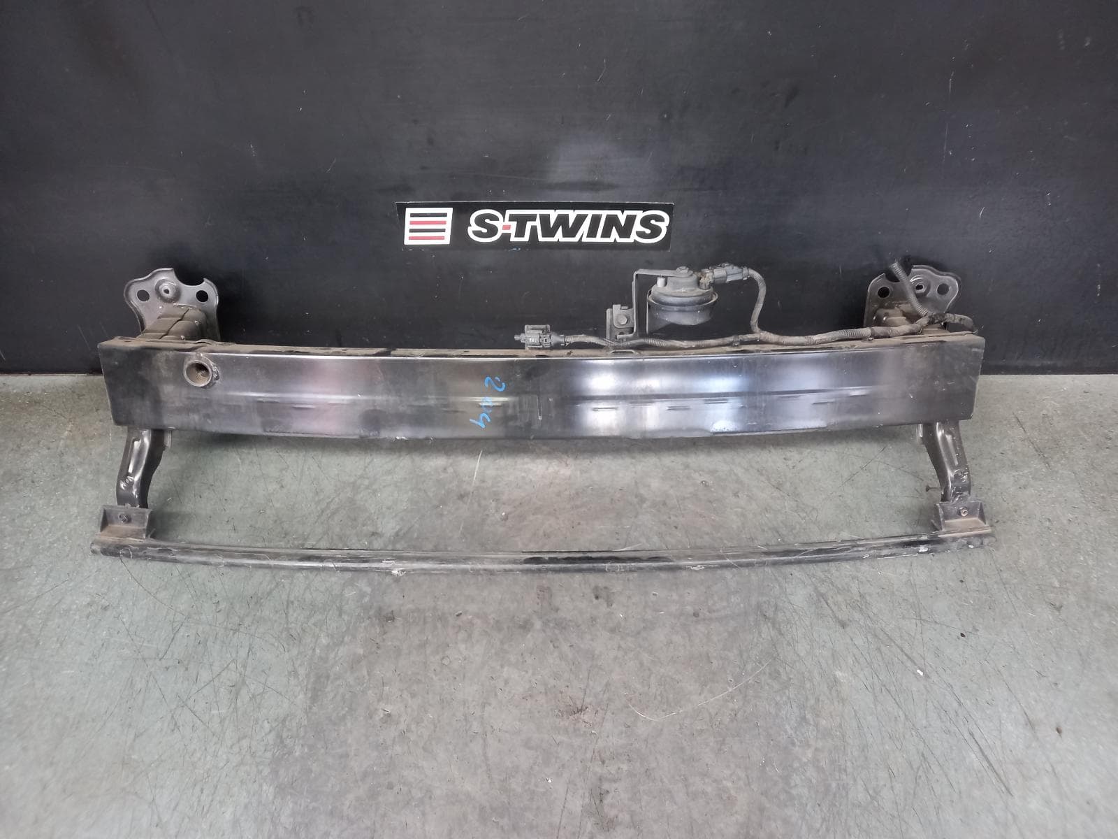 Used auto part listing image: 2018 HYUNDAI TUCSON F BAR REINFORC BRACK MAIN REINFORCEMENT, TL, ACTIVE/ELITE, 06/15-06/18 0000360027