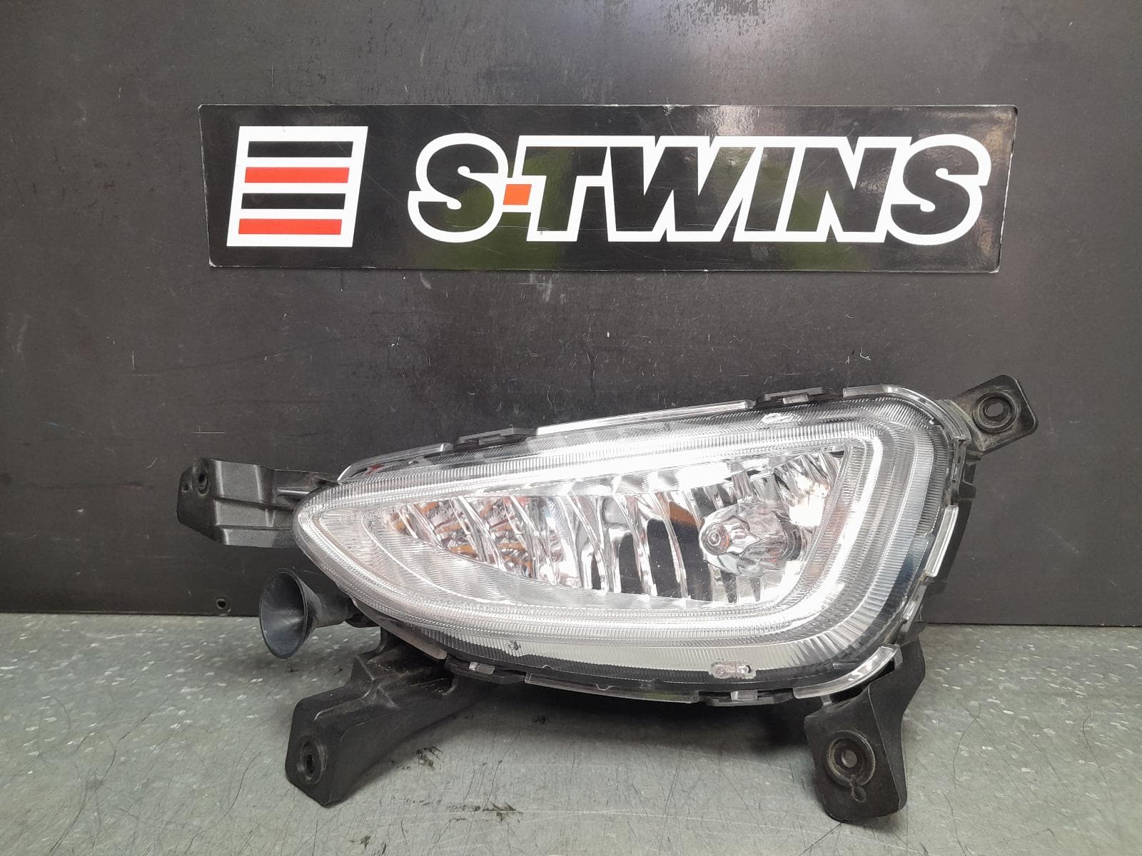 Used auto part listing image: 2018 HYUNDAI TUCSON RIGHT INDICATOR FOG SIDE BUMPER FOGLAMP, TL, KOREAN BUILT (VIN KMHJ), 06/15-06/18 0000360453