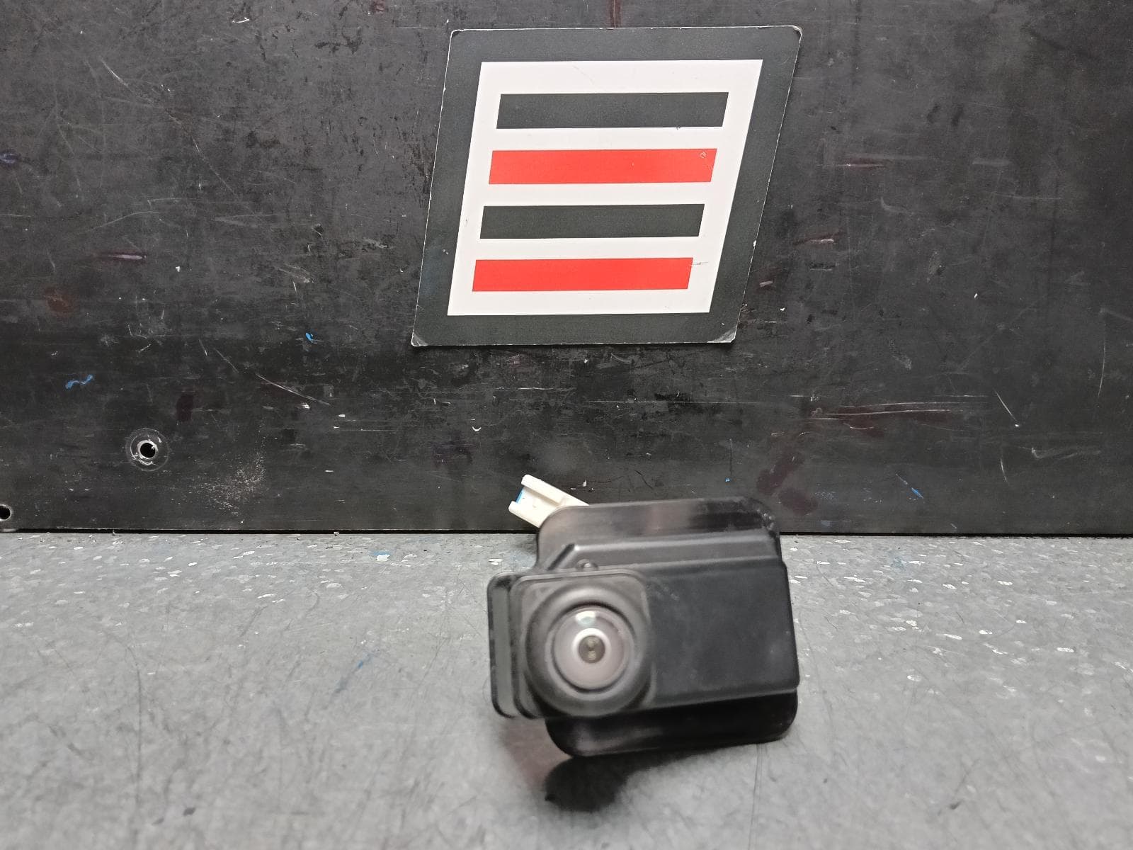 Used auto part listing image: 2019 HONDA ODYSSEY REVERSE CAMERA REVERSE CAMERA, 4 PIN SMALL PLUG TYPE, RC1, 02/14-03/22 0000379875