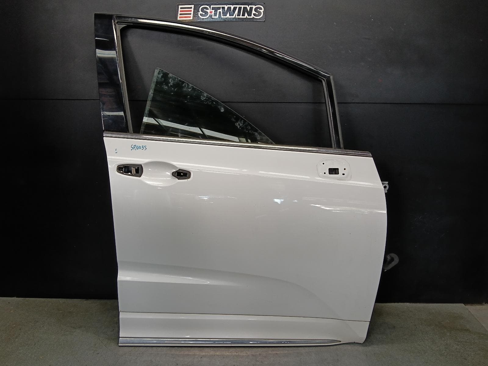 Used auto part listing image: 2019 HONDA ODYSSEY RIGHT FRONT DOOR RC1, 02/14-03/22 0000398321