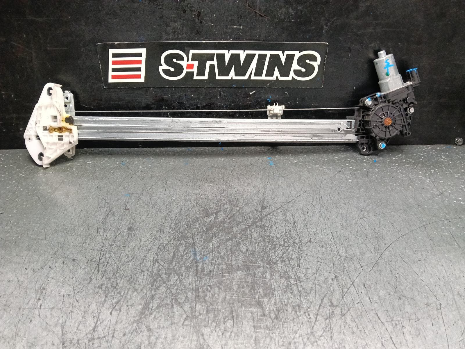 Used auto part listing image: 2019 HONDA ODYSSEY RIGHT FRONT WINDOW REG MOTOR RC1, VTi-L, 12/17-03/22 0000398508
