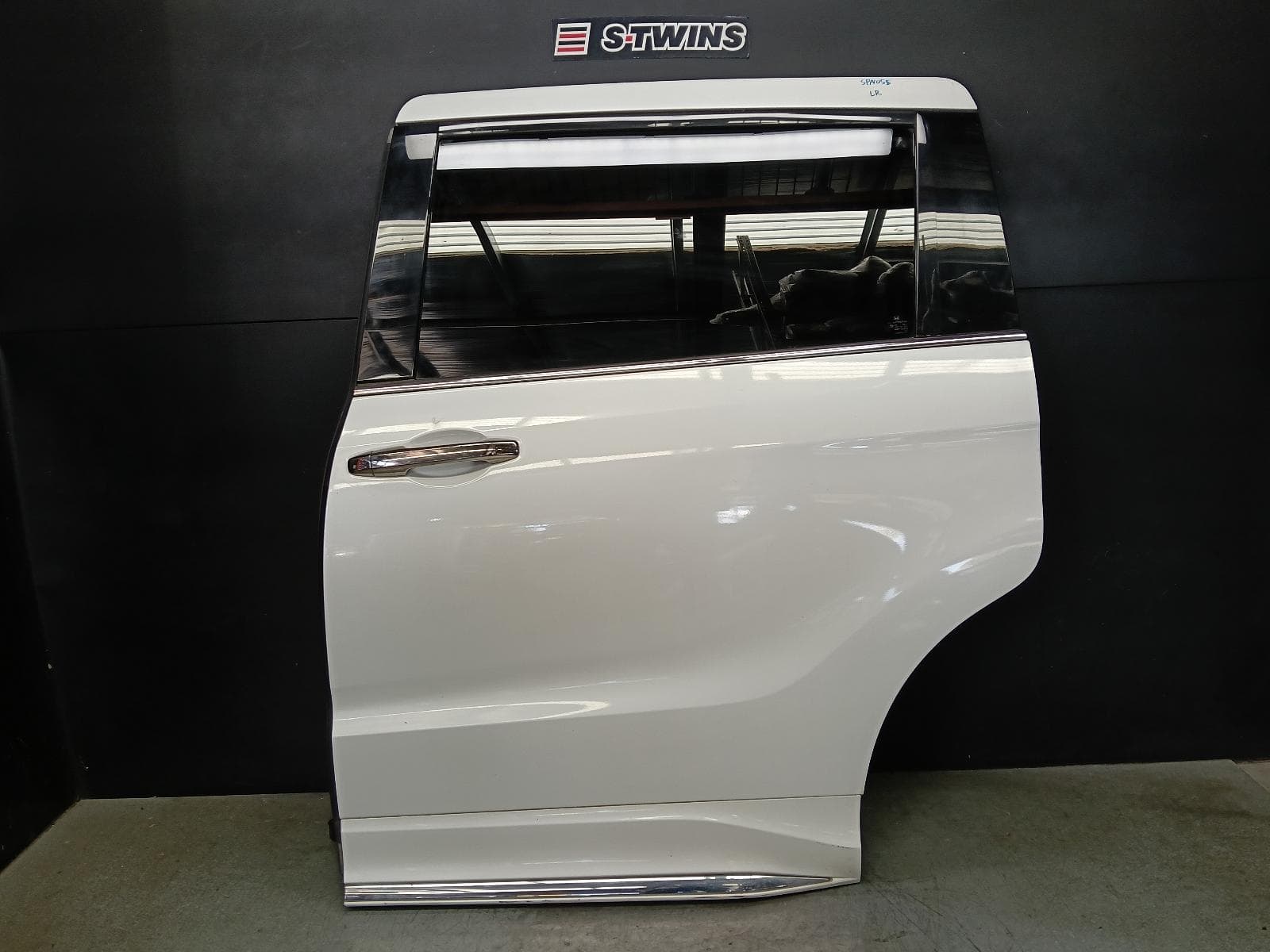 Used auto part listing image: 2019 HONDA ODYSSEY LEFT REAR DOOR SLIDING RC1, 02/14-03/22 0000398354