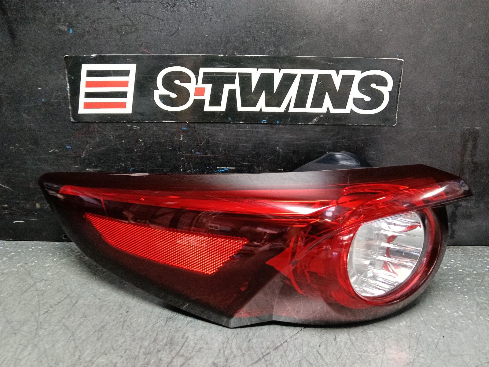 Used auto part listing image: 2019 MAZDA CX9 LEFT TAILLIGHT TC, IN BODY, LED TYPE, 07/16-12/24 0000393191