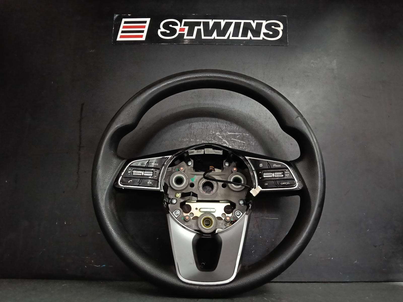 Used auto part listing image: 2018 KIA CERATO STEERING WHEEL LEATHER, BD, S/SPORT/SPORT+, 04/18-09/24 0000387442