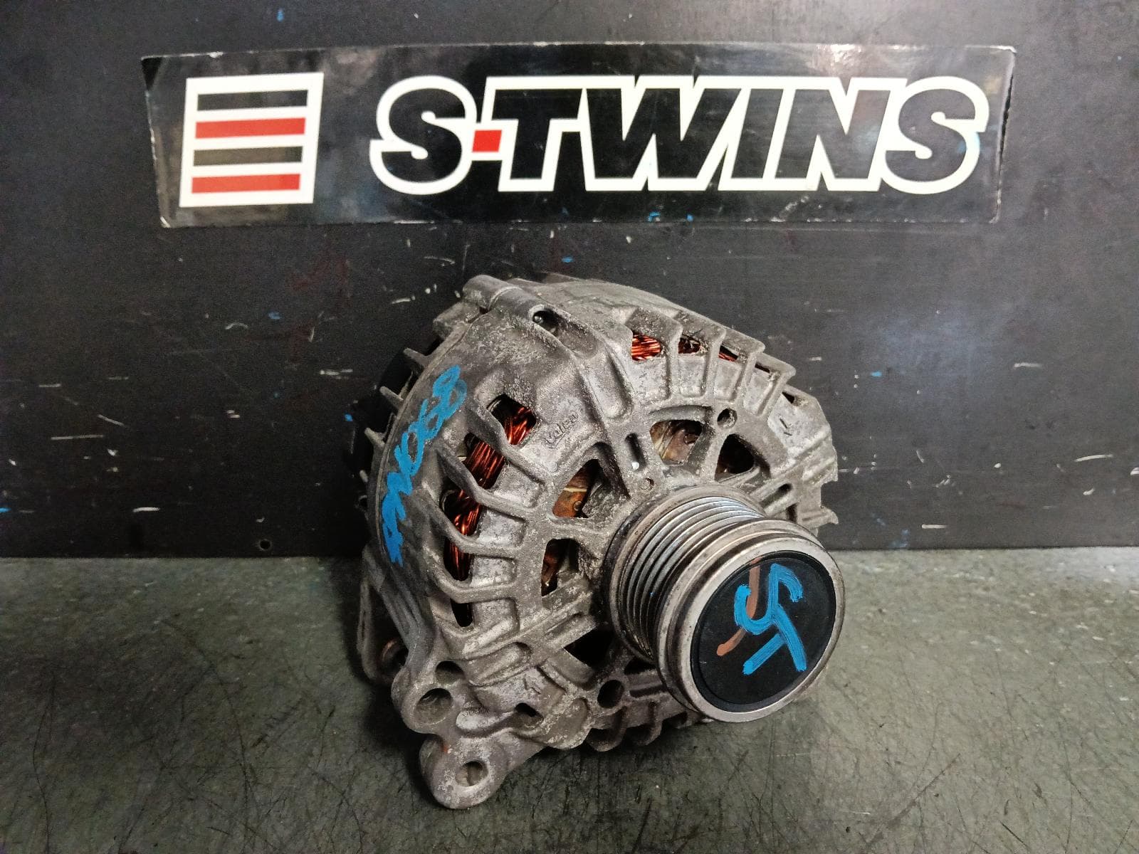 Used auto part listing image: 2018 VOLKSWAGEN TIGUAN ALTERNATOR DIESEL, 2.0, TURBO, DFHA CODE, VALEO 140AMP, 5NA, 06/16-05/21 0000394305
