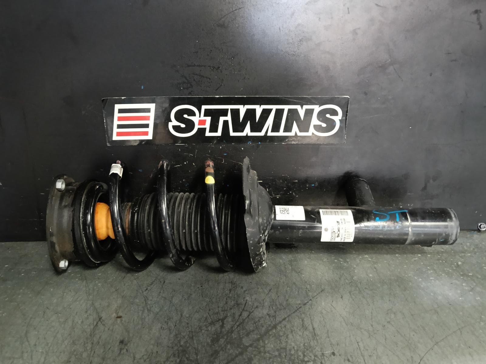 Used auto part listing image: 2018 VOLKSWAGEN TIGUAN LEFT FRONT STRUT 5NA, ELECTRONIC TYPE, 06/16-02/24 0000394311