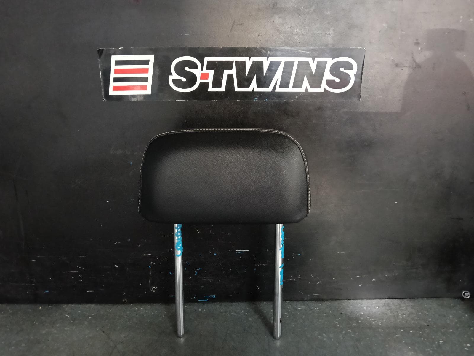 Used auto part listing image: 2018 VOLKSWAGEN TIGUAN HEADREST 5NA, 06/16-02/24 0000394318