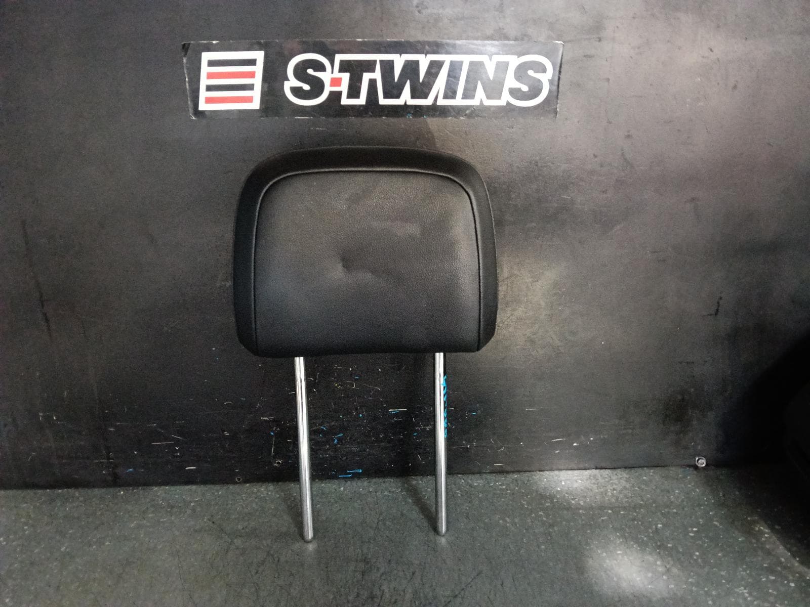 Used auto part listing image: 2018 VOLKSWAGEN TIGUAN HEADREST 5NA, 06/16-02/24 0000394320