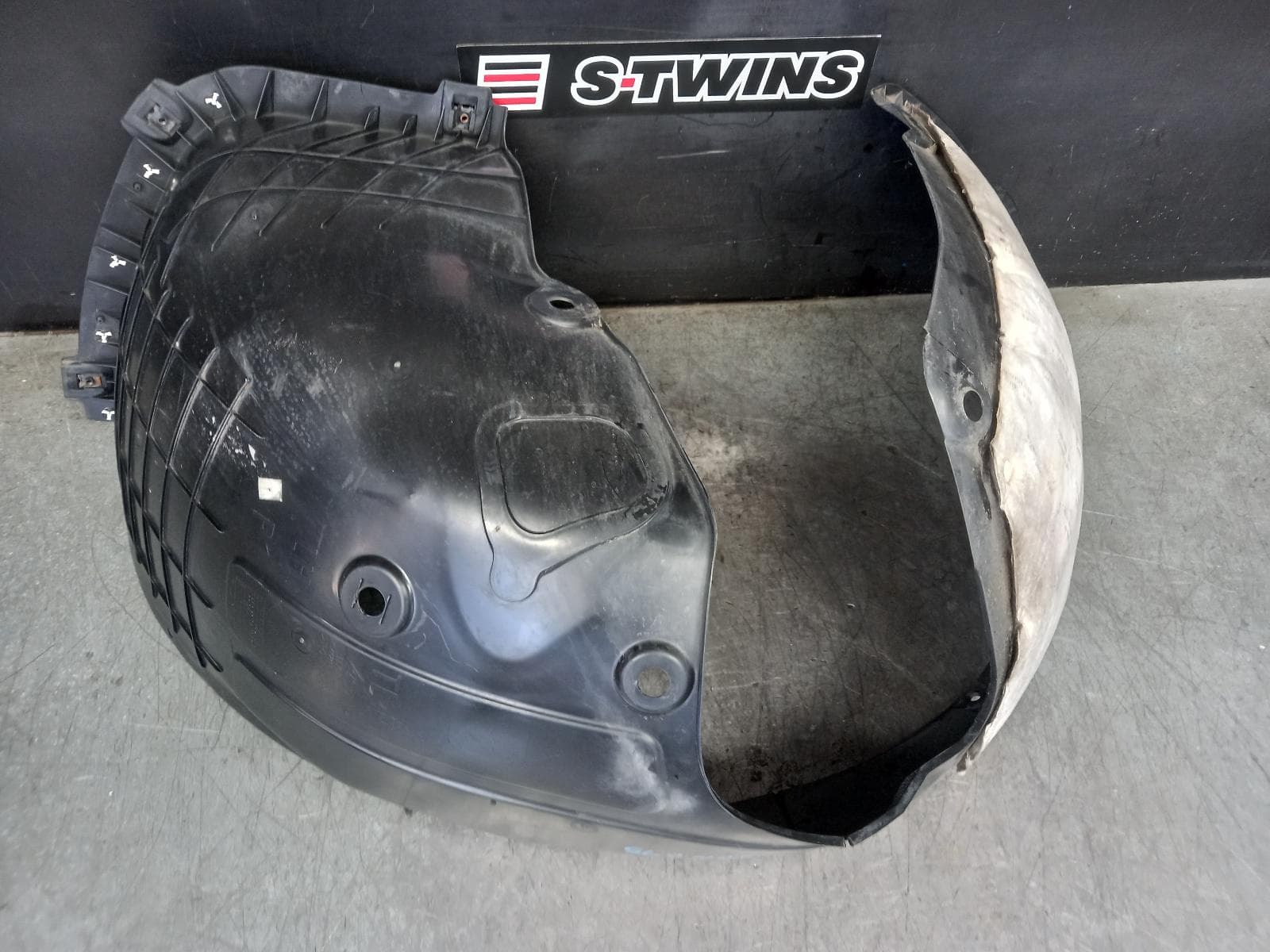 Used auto part listing image: 2020 HYUNDAI TUCSON LEFT GUARD LINER FRONT, TL, 06/18-01/21 0000361469