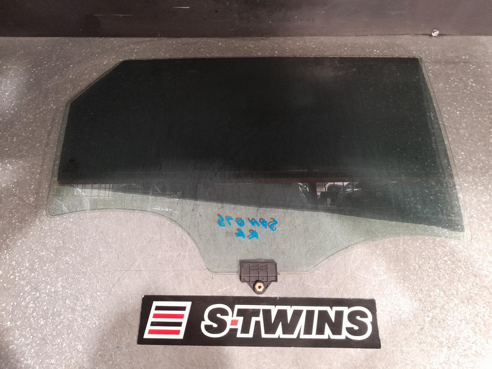 Used auto part listing image: 2020 HYUNDAI TUCSON RIGHT REAR DOOR WINDOW TL, 06/15-01/21 0000361486