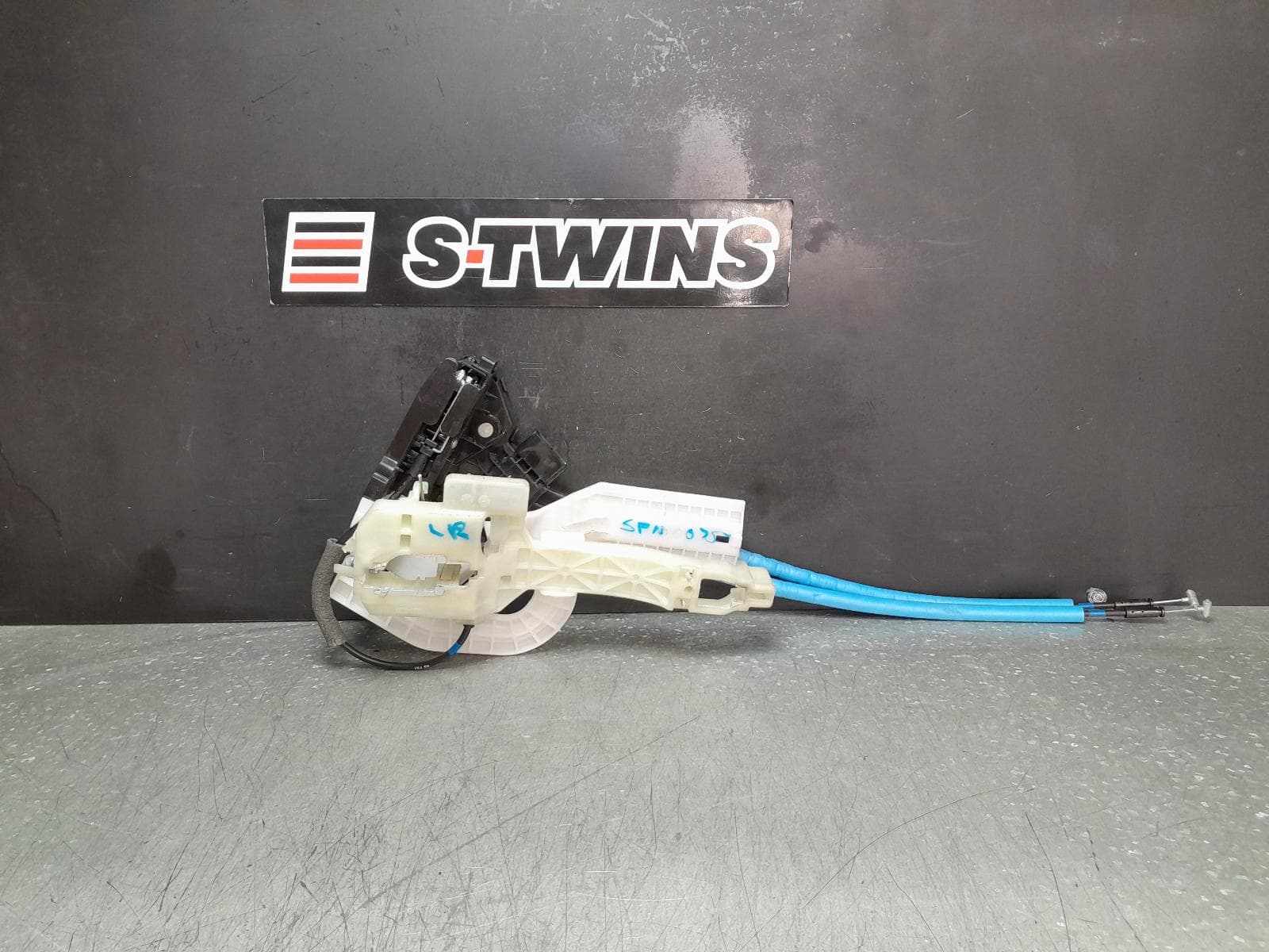Used auto part listing image: 2020 HYUNDAI TUCSON DOOR BOOT GATE LOCK LEFT REAR DOOR LOCK, VIN KMH, TL, 06/15-01/21 0000361494