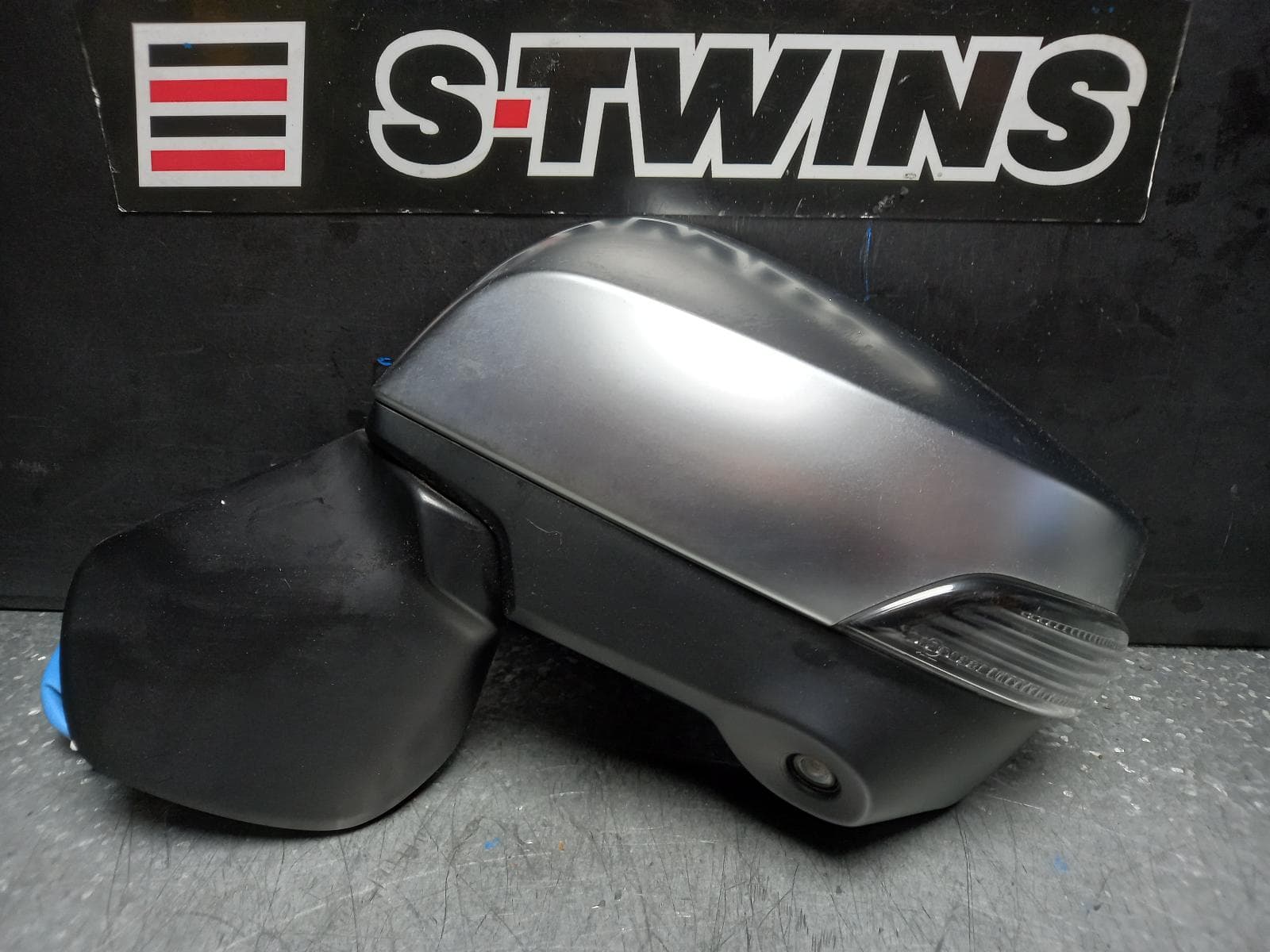 Used auto part listing image: 2016 SUBARU LEVORG LEFT DOOR MIRROR V1, GT PREMIUM/GT-S/STi SPORT, SILVER, HEATED TYPE, 05/16-12/20 0000375979