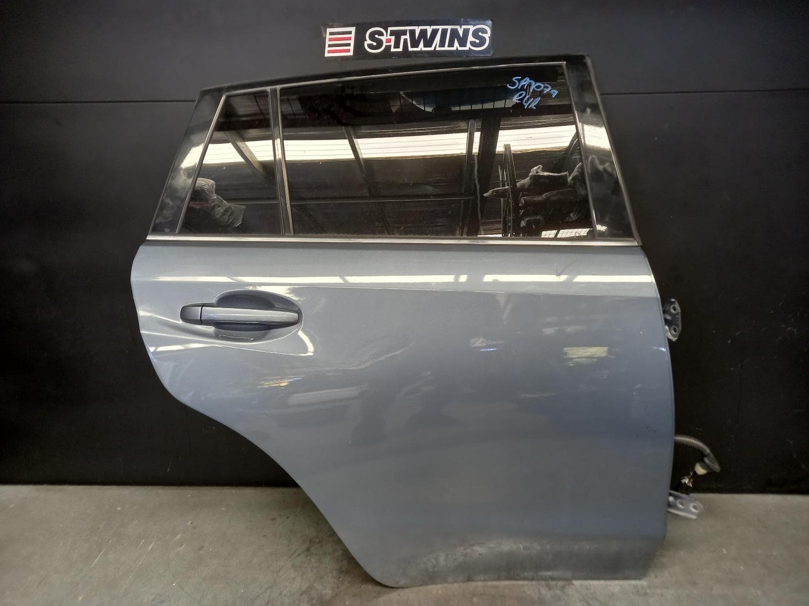 Used auto part listing image: 2016 SUBARU LEVORG RIGHT REAR DOOR SLIDING V1, 05/16-12/20 0000375503