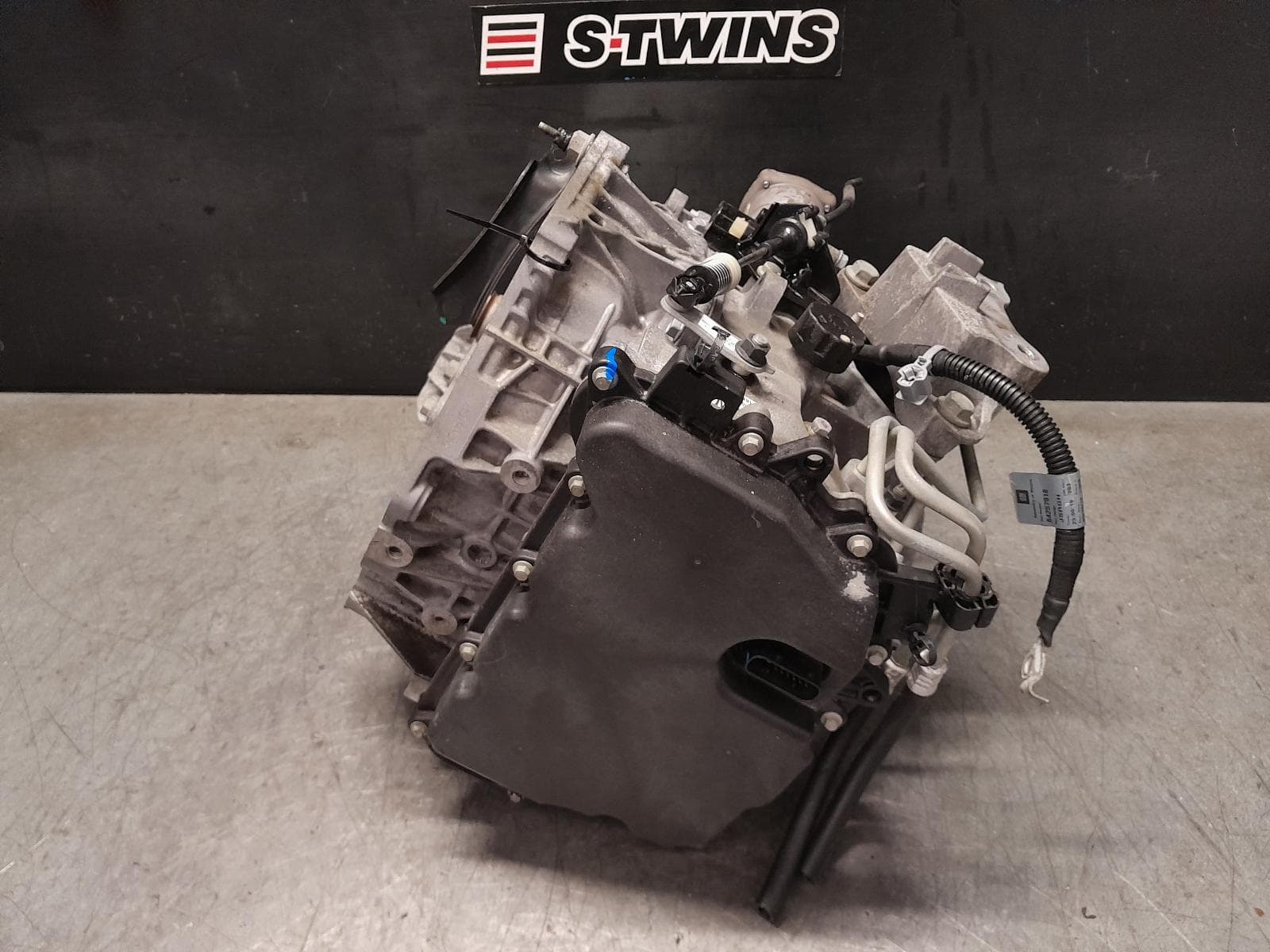 Used auto part listing image: 2018 ISUZU DMAX AIR CLEANER BOX AIR CLEANER, RC, 3.0, DIESEL, 11/16-06/20 0000368458