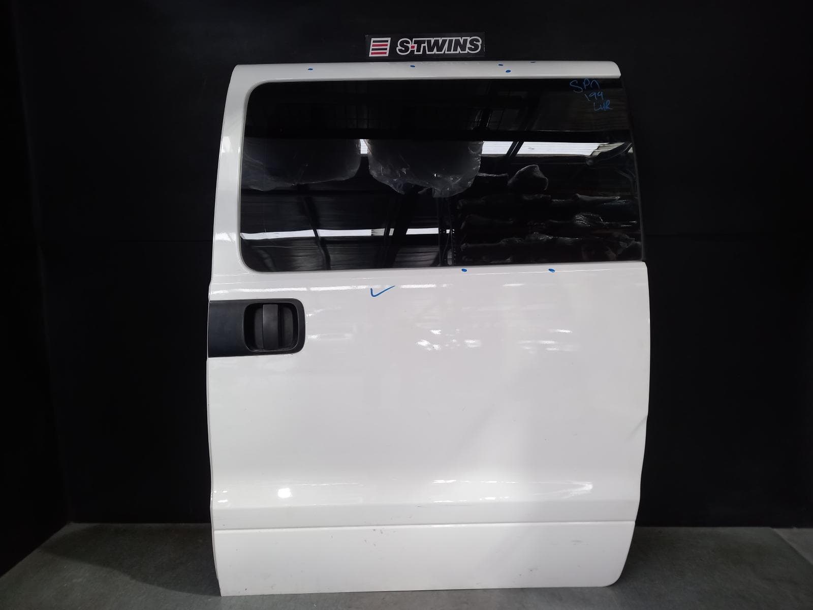 Used auto part listing image: 2016 HYUNDAI ILOAD/IMAX LEFT REAR DOOR SLIDING TQ, ILOAD, POP OUT GLASS TYPE, 11/07-03/21 0000361869