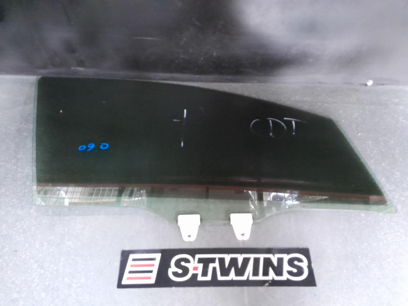 Used auto part listing image: 2017 SUBARU WRX RIGHT FRONT DOOR WINDOW V1, 03/14-10/21 0000365880