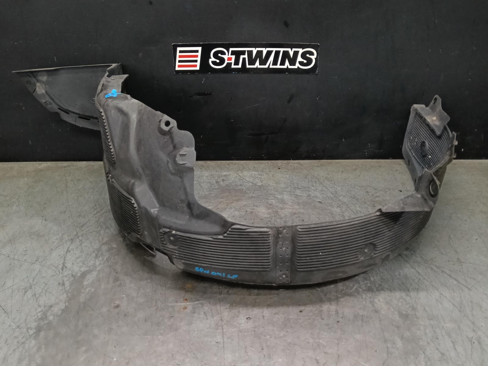 Used auto part listing image: 2016 HYUNDAI ACCENT LEFT GUARD LINER RB, FRONT, 10/13-12/19 0000398438