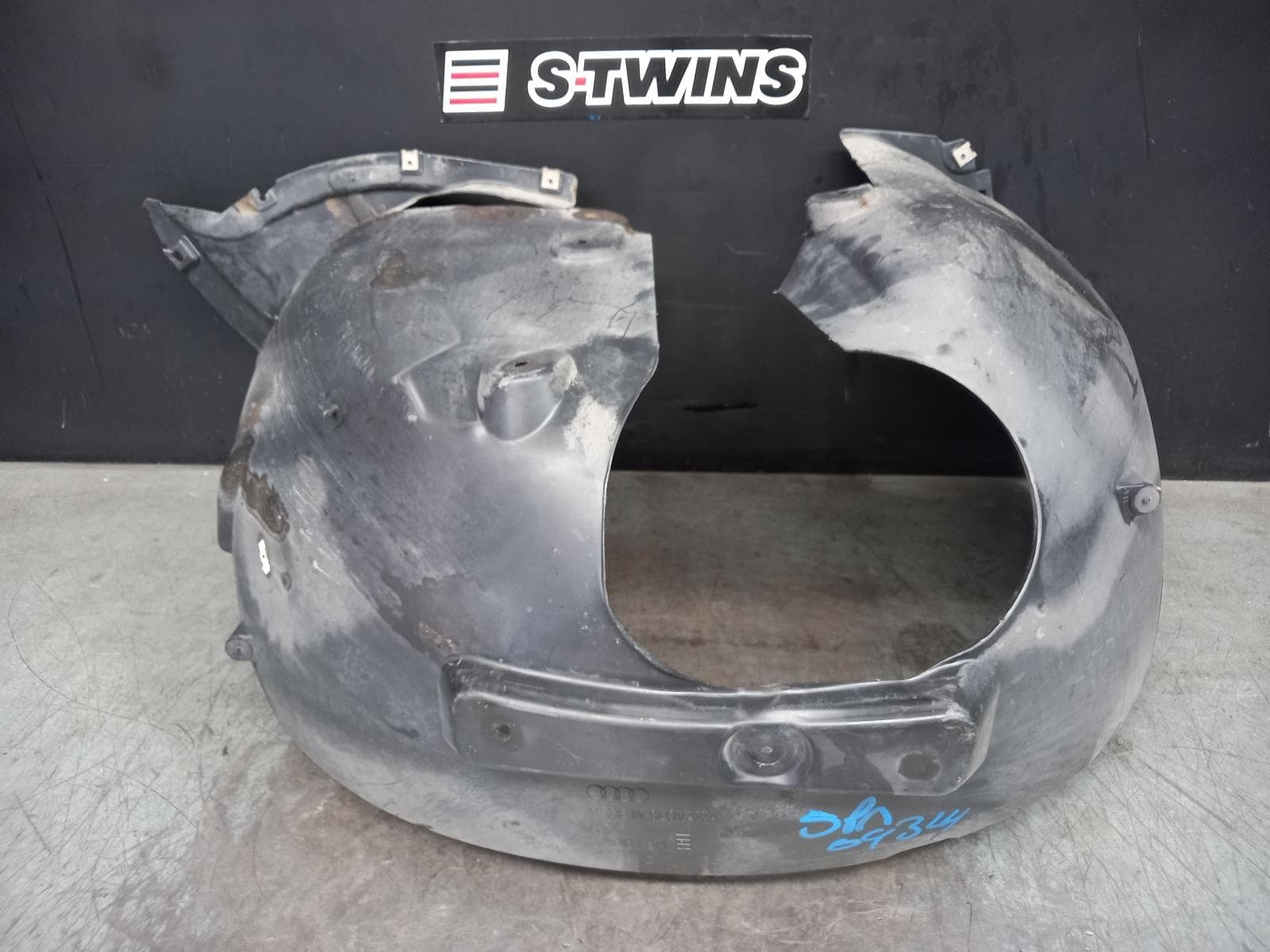 Used auto part listing image: 2016 AUDI A3 LEFT GUARD LINER 8V, A3, SEDAN, FRONT, 11/13-10/20 0000375783