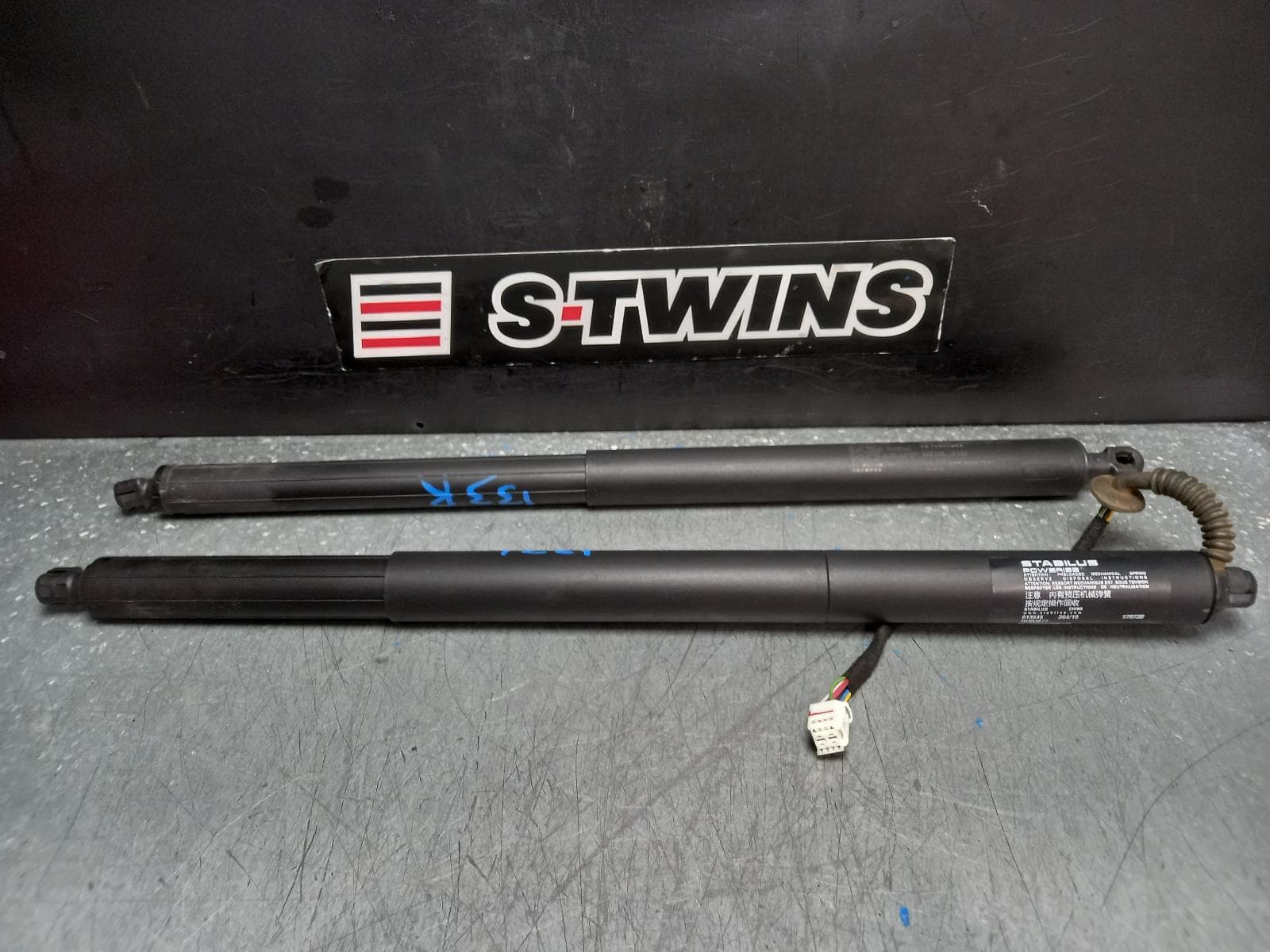 Used auto part listing image: 2020 MG HS HATCH STRUT TAILGATE STRUT (PAIR), W/ POWER LIFTGATE, SAS23, 09/19-12/24 0000374108